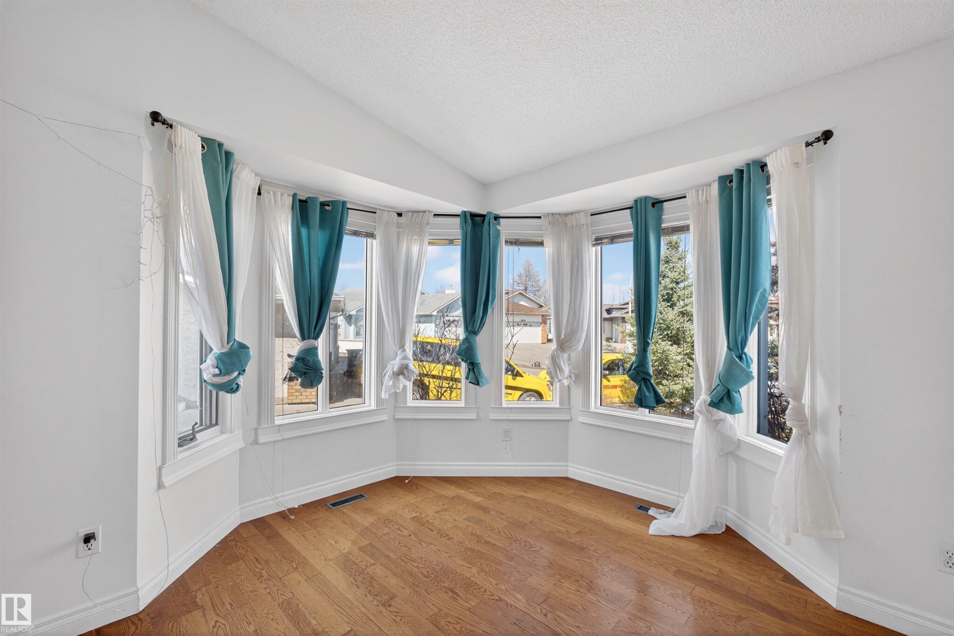 Photo 8 at 9007 169 Avenue NW, Klarvatten, Edmonton