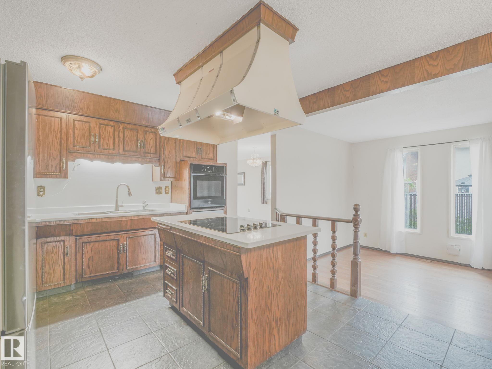 Photo 11 at 11056 166 Avenue NW, Lorelei, Edmonton