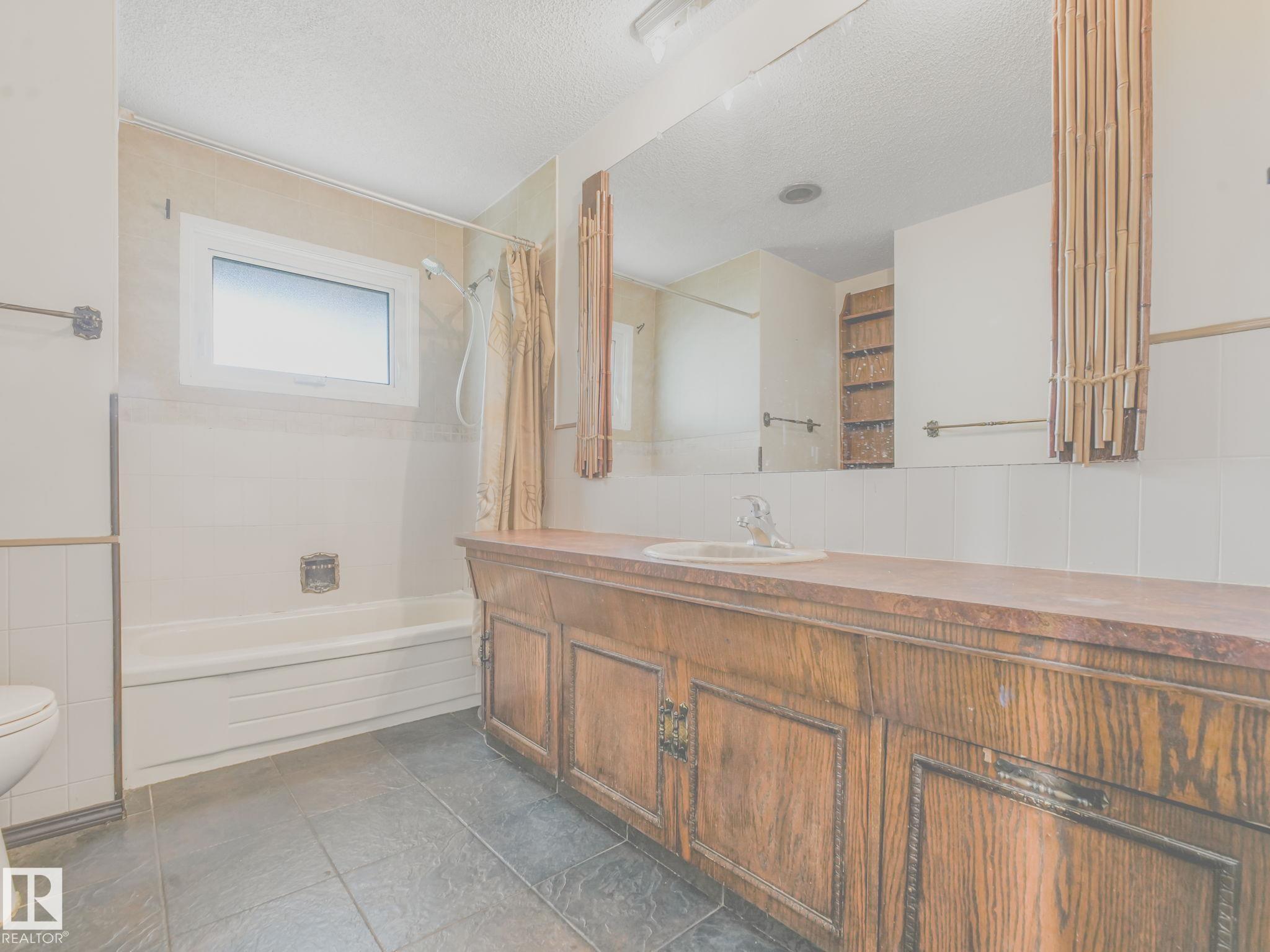Photo 24 at 11056 166 Avenue NW, Lorelei, Edmonton
