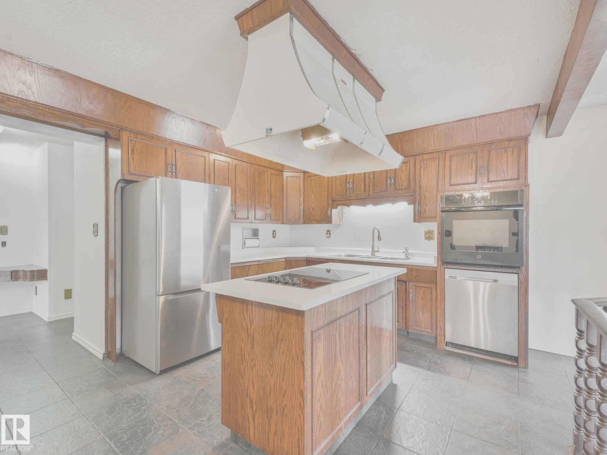 Photo 10 at 11056 166 Avenue NW, Lorelei, Edmonton