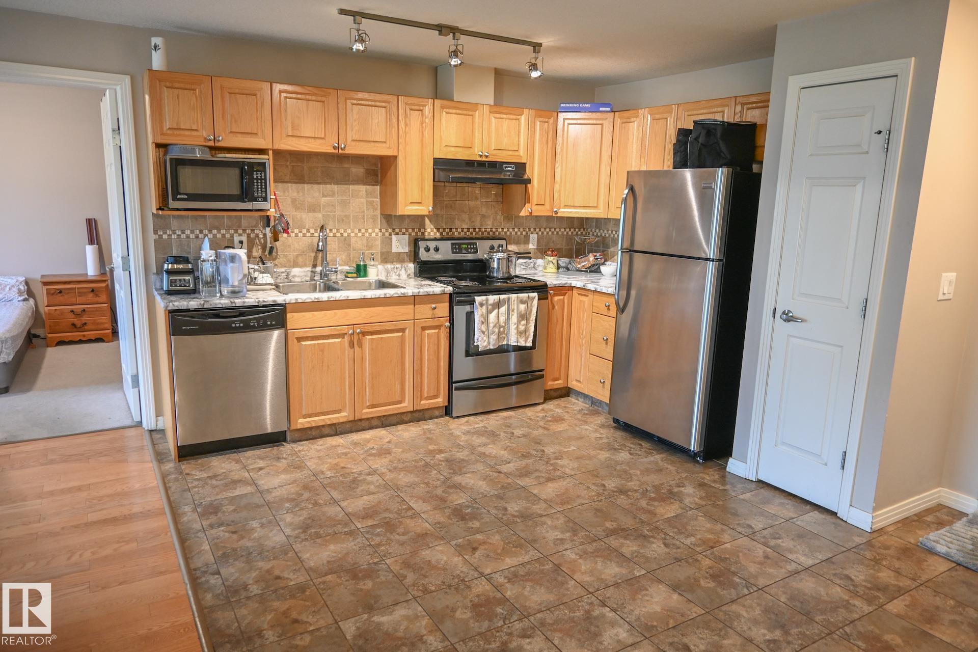 Photo 6 at 316 - 5005 165 Avenue NW, Hollick-Kenyon, Edmonton