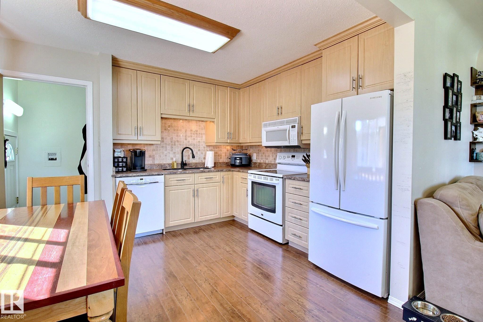 Photo 13 at 9743 65 Avenue NW, Hazeldean, Edmonton
