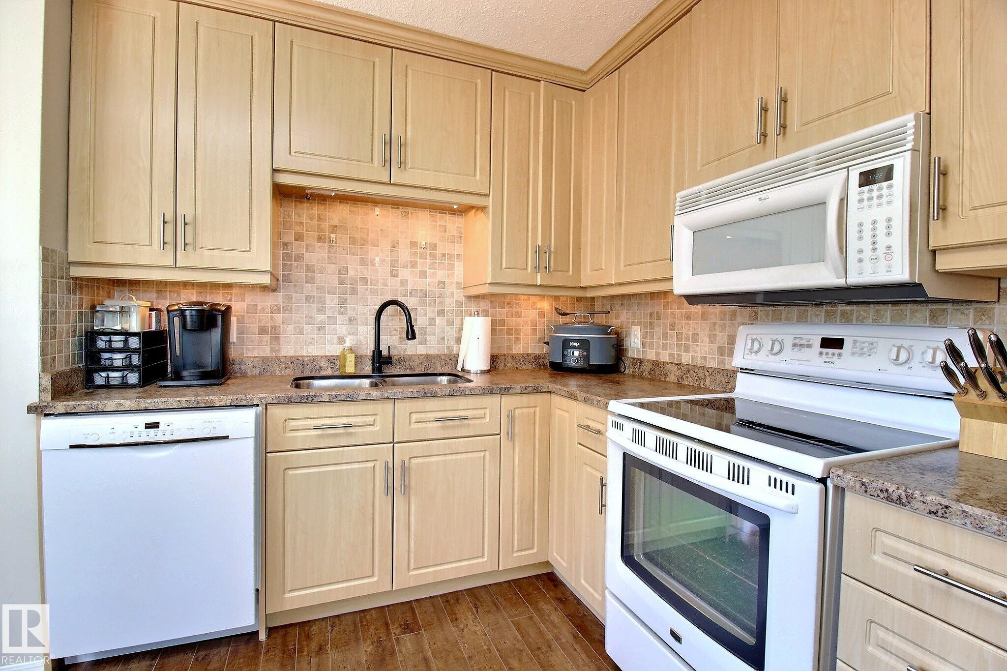 Photo 15 at 9743 65 Avenue NW, Hazeldean, Edmonton