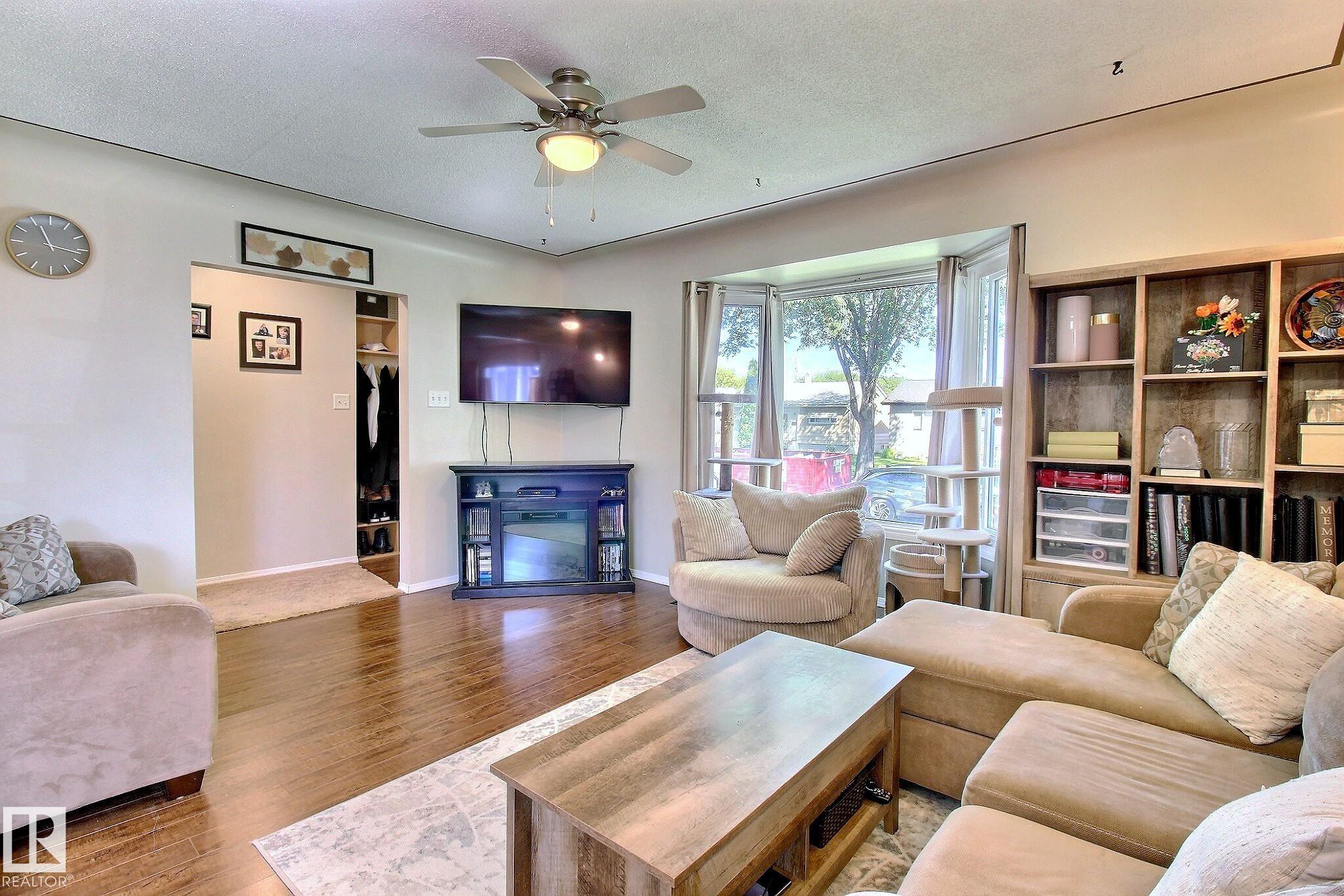 Photo 8 at 9743 65 Avenue NW, Hazeldean, Edmonton