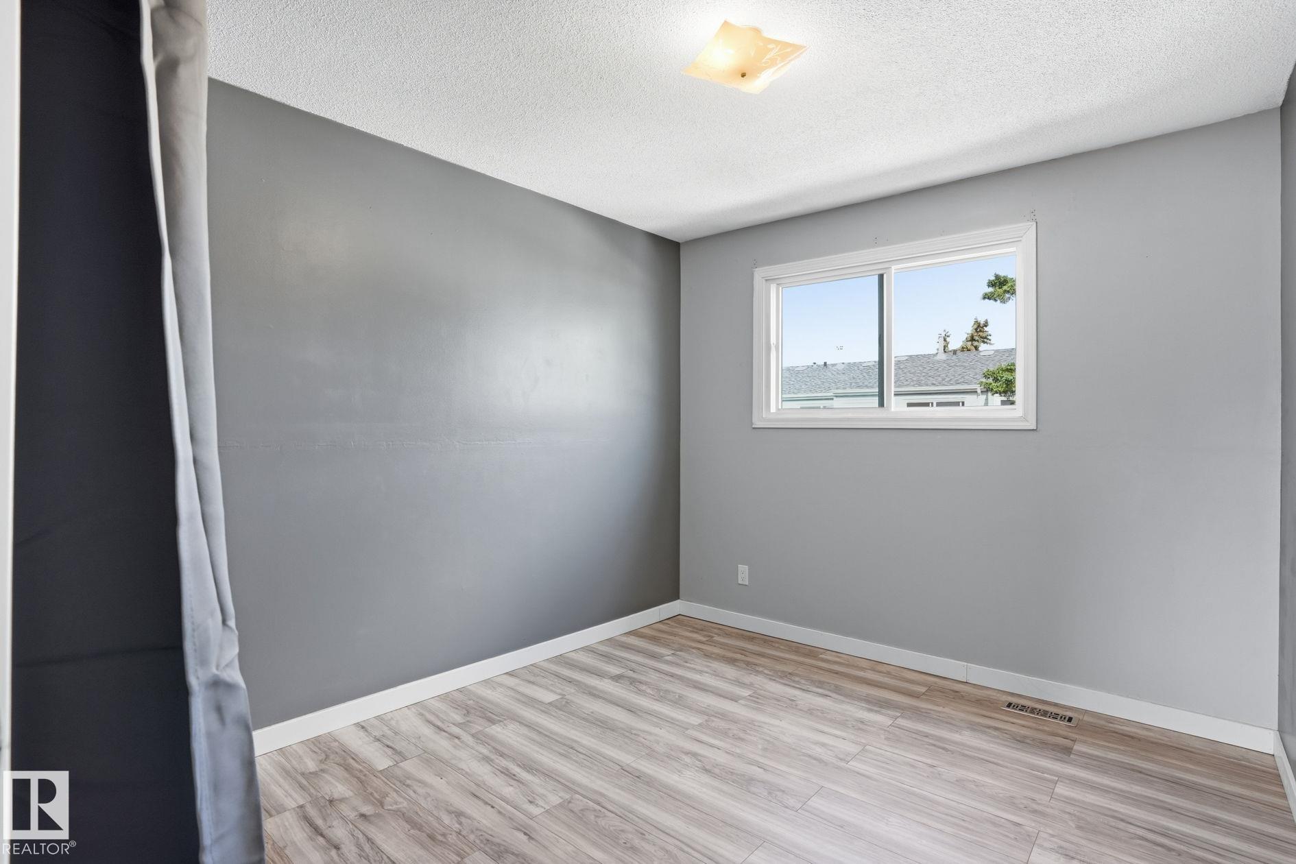 Photo 19 at 234 Dickinsfield Court NW, Evansdale, Edmonton