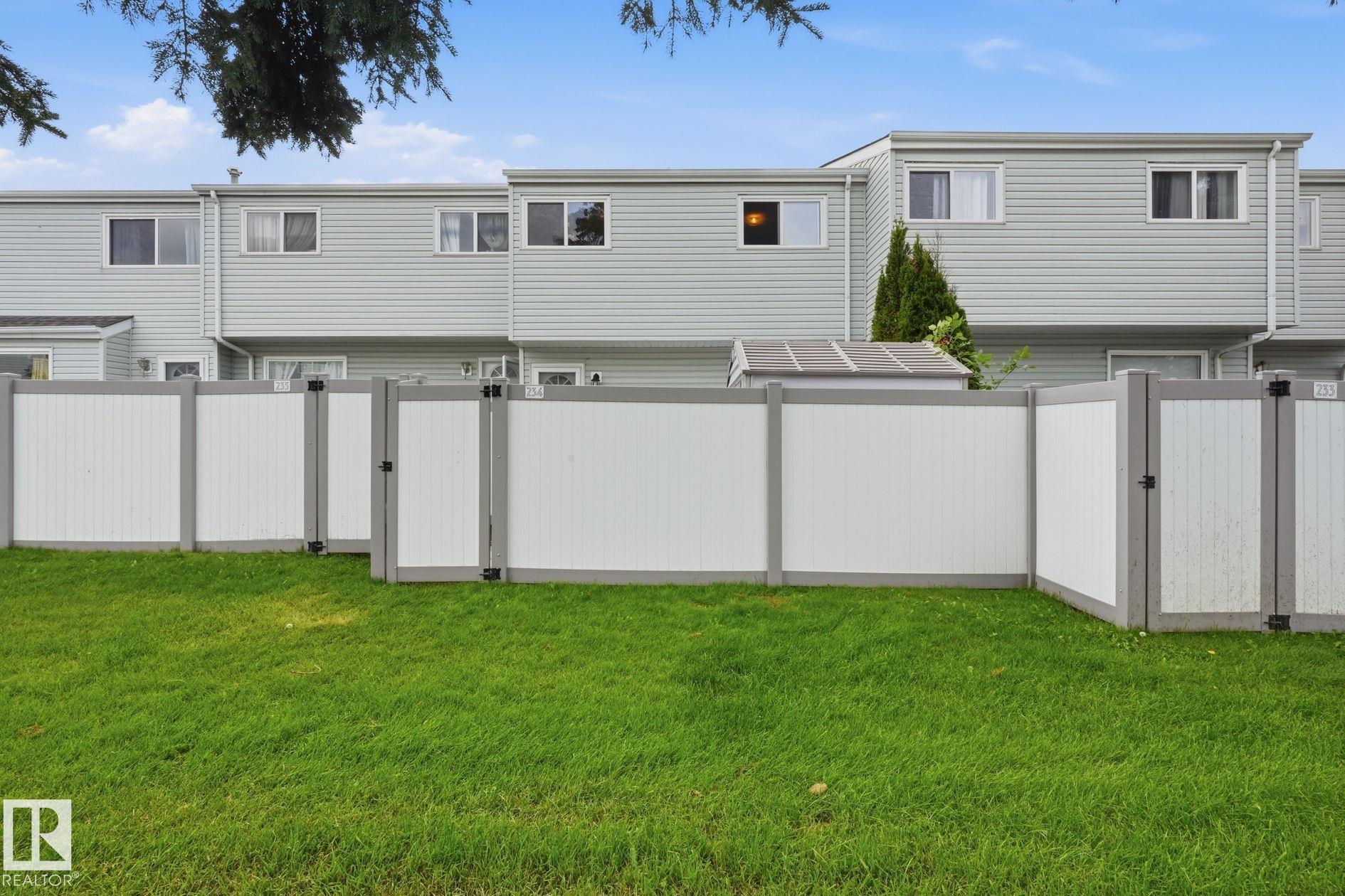 Photo 31 at 234 Dickinsfield Court NW, Evansdale, Edmonton