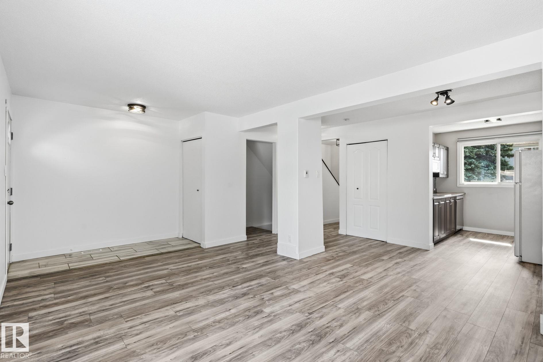 Photo 8 at 234 Dickinsfield Court NW, Evansdale, Edmonton