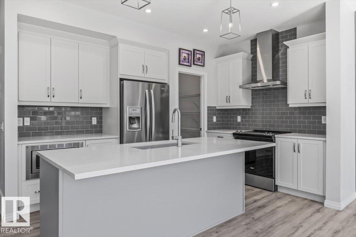 1014 Daniels Loop SW, Desrochers Area, Edmonton