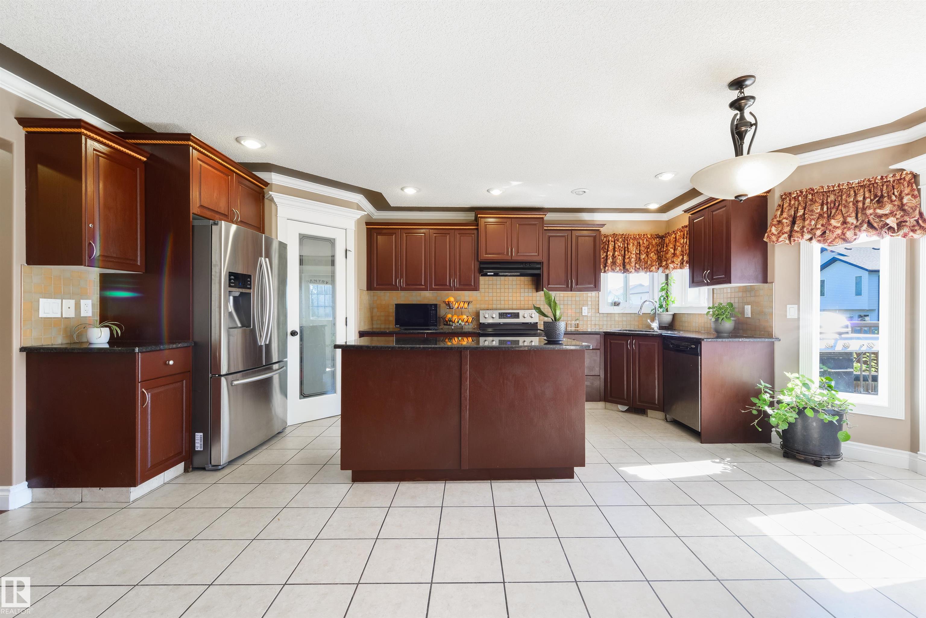 Photo 12 at 5911 166 Avenue NW, Hollick-Kenyon, Edmonton