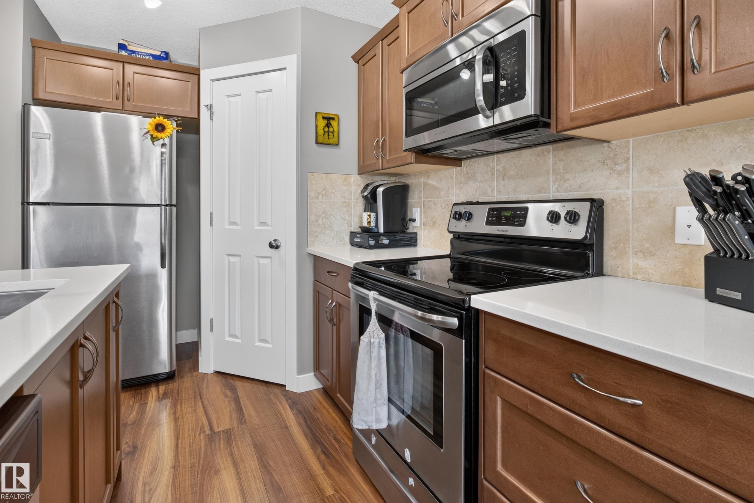 Photo 11 at 3520 9 Street NW, Maple Crest, Edmonton