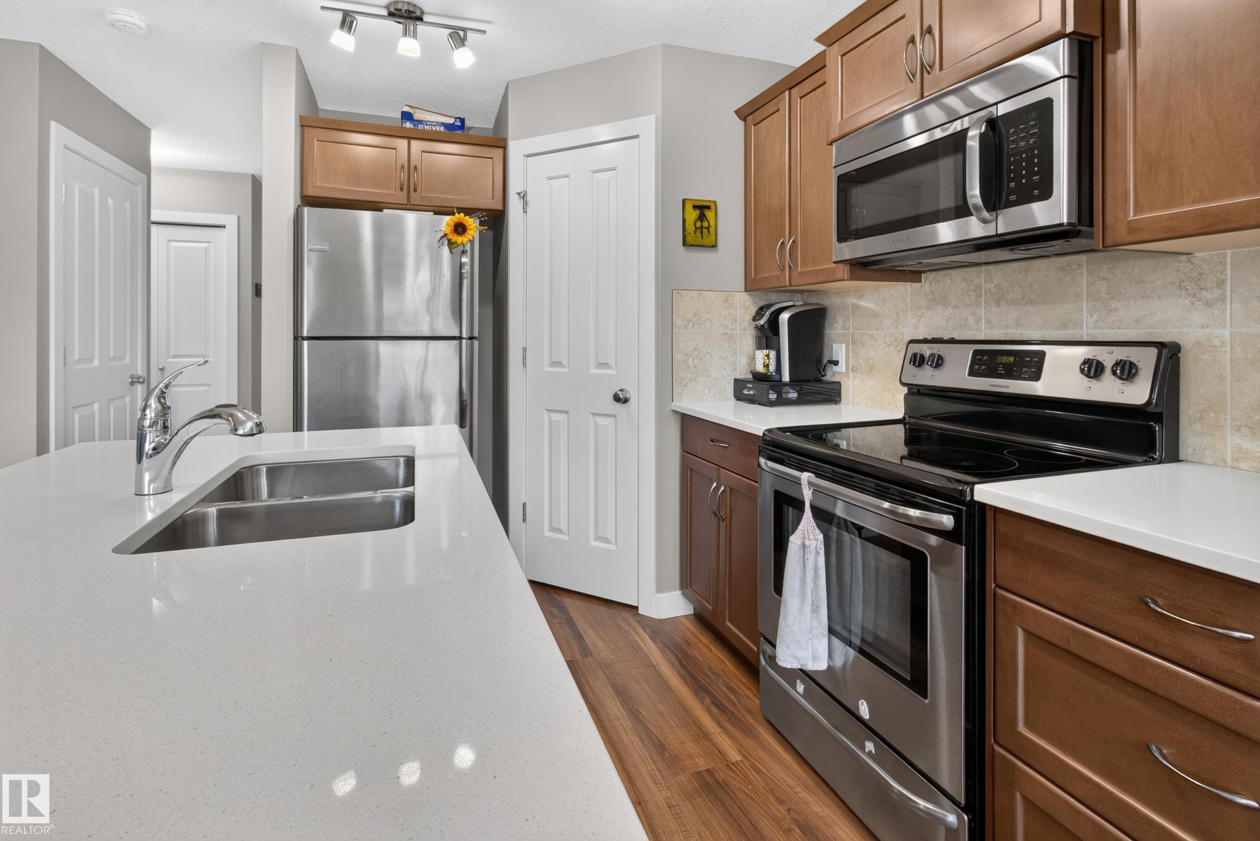 Photo 12 at 3520 9 Street NW, Maple Crest, Edmonton