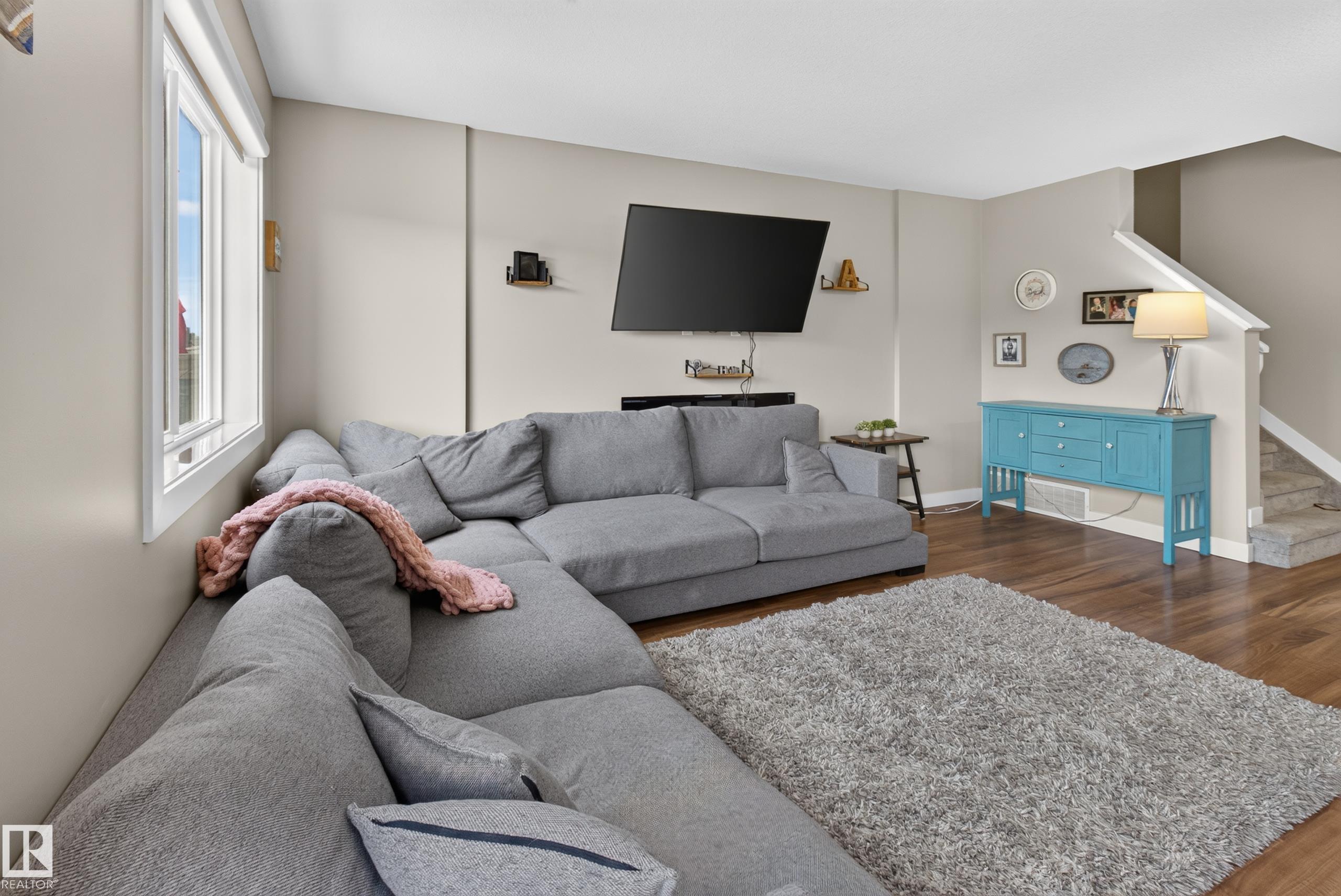 Photo 6 at 3520 9 Street NW, Maple Crest, Edmonton