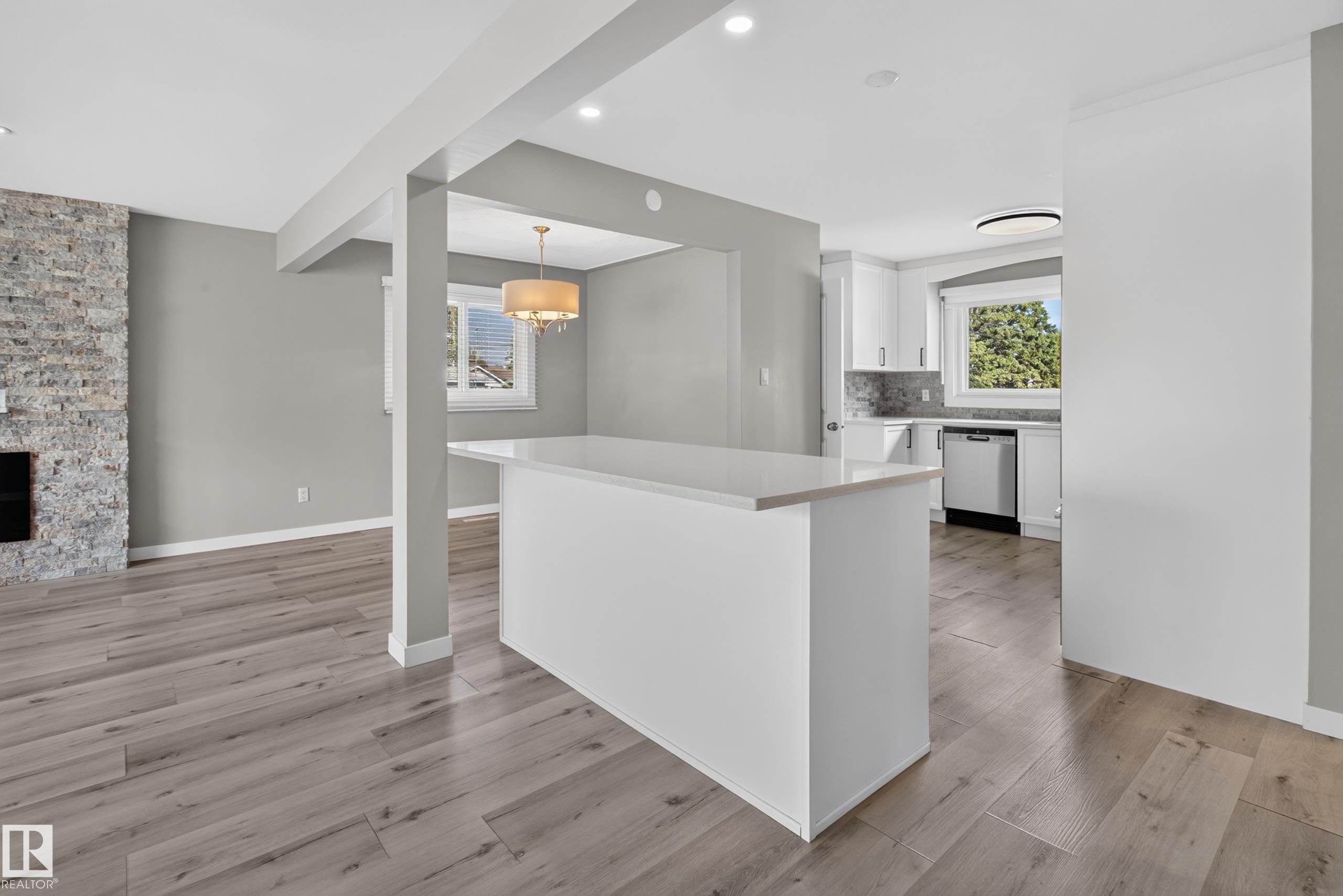 Photo 18 at 7108 90 Avenue NW, Ottewell, Edmonton