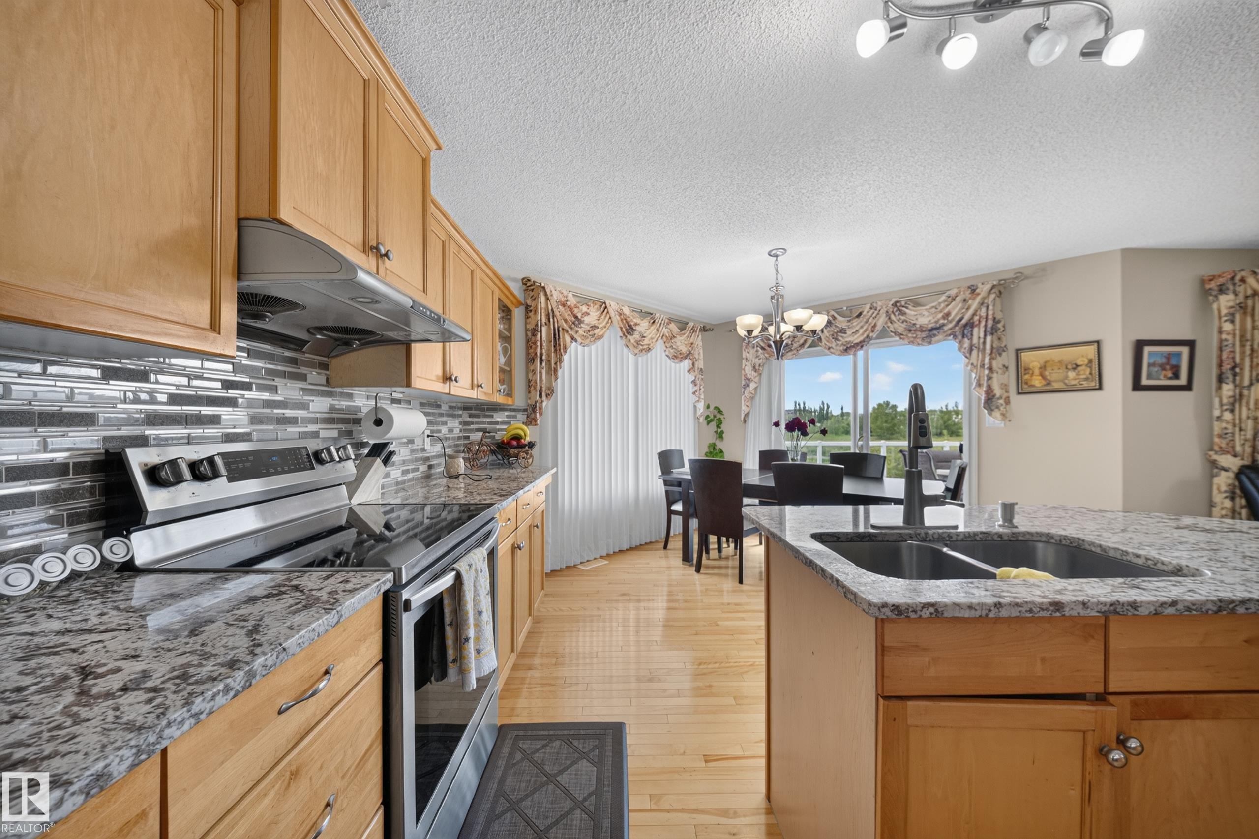 Photo 21 at 2518 33a Avenue NW, Silver Berry, Edmonton