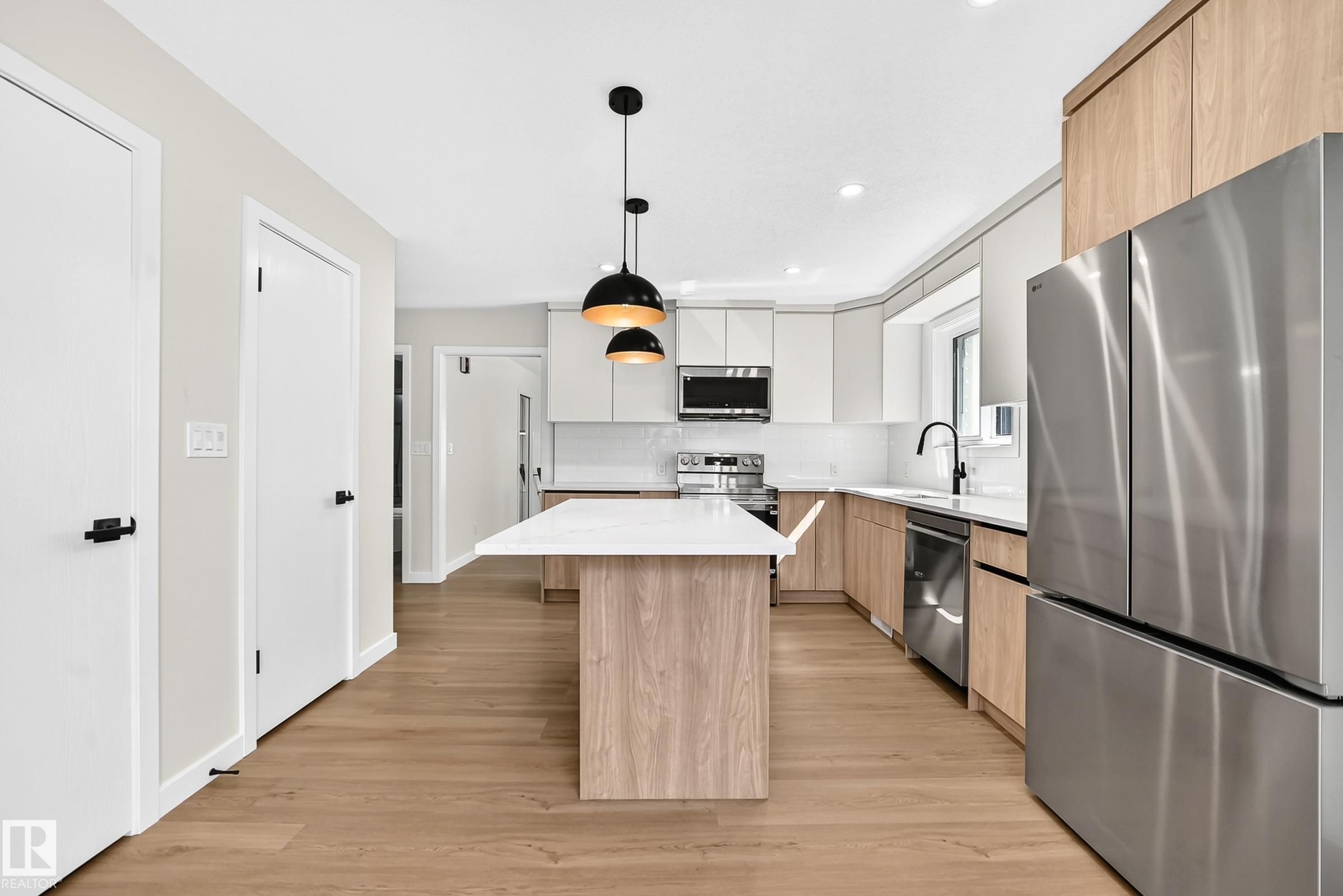 Photo 7 at 17816 94 Street NW, Lago Lindo, Edmonton