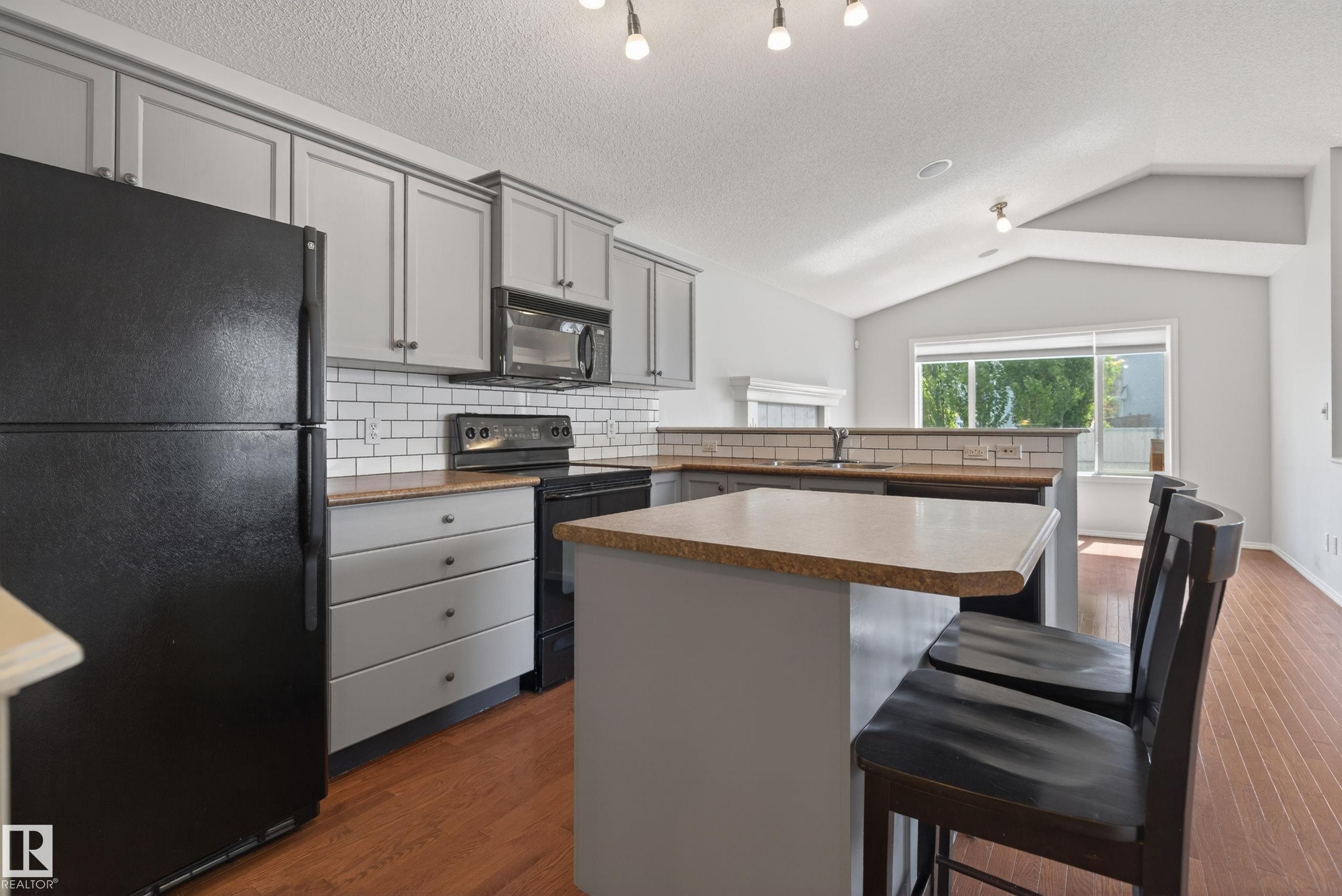7815 14 Avenue SW, Summerside, Edmonton