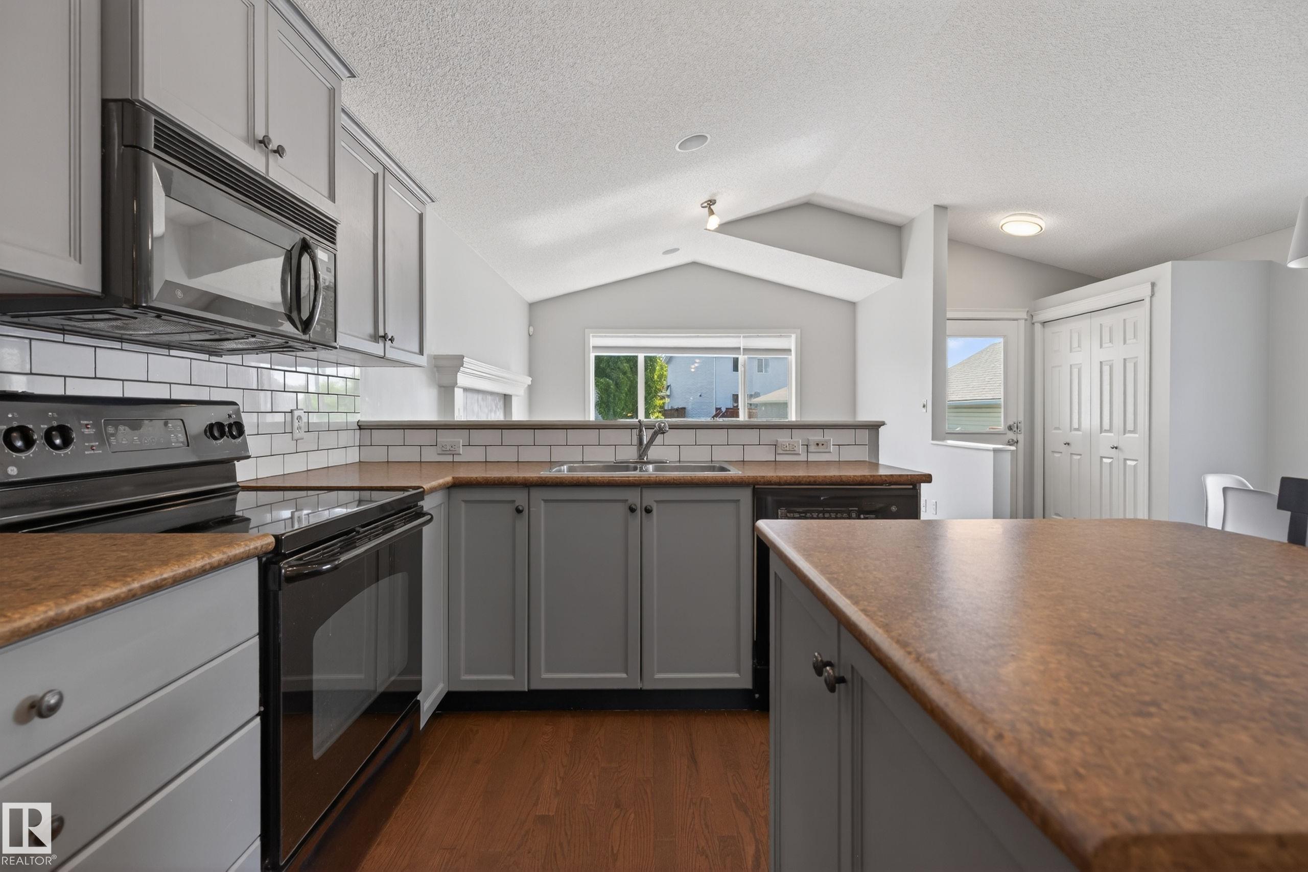 7815 14 Avenue SW, Summerside, Edmonton