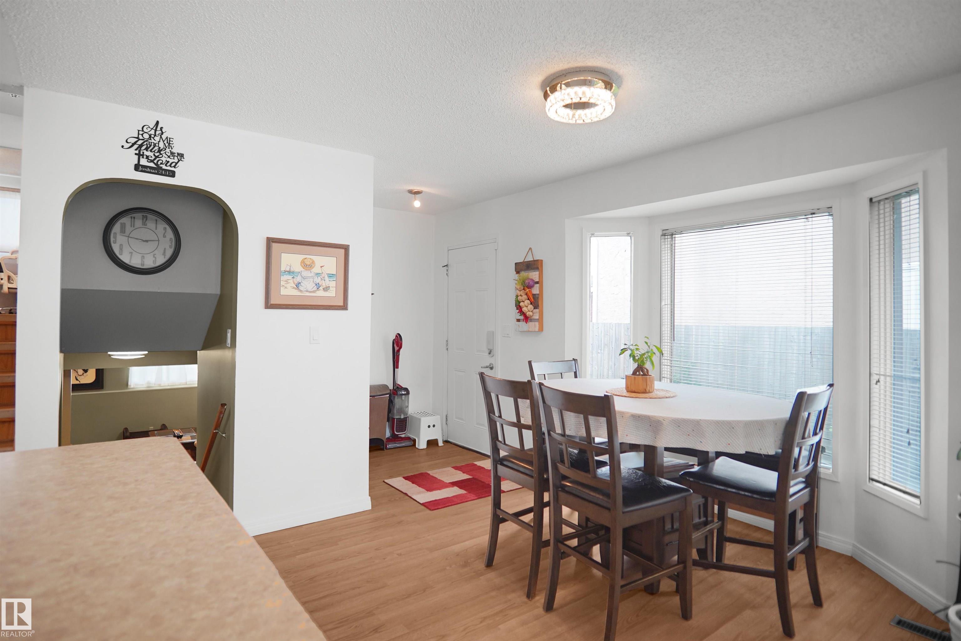 Photo 11 at 18322 71a Avenue NW, Lymburn, Edmonton