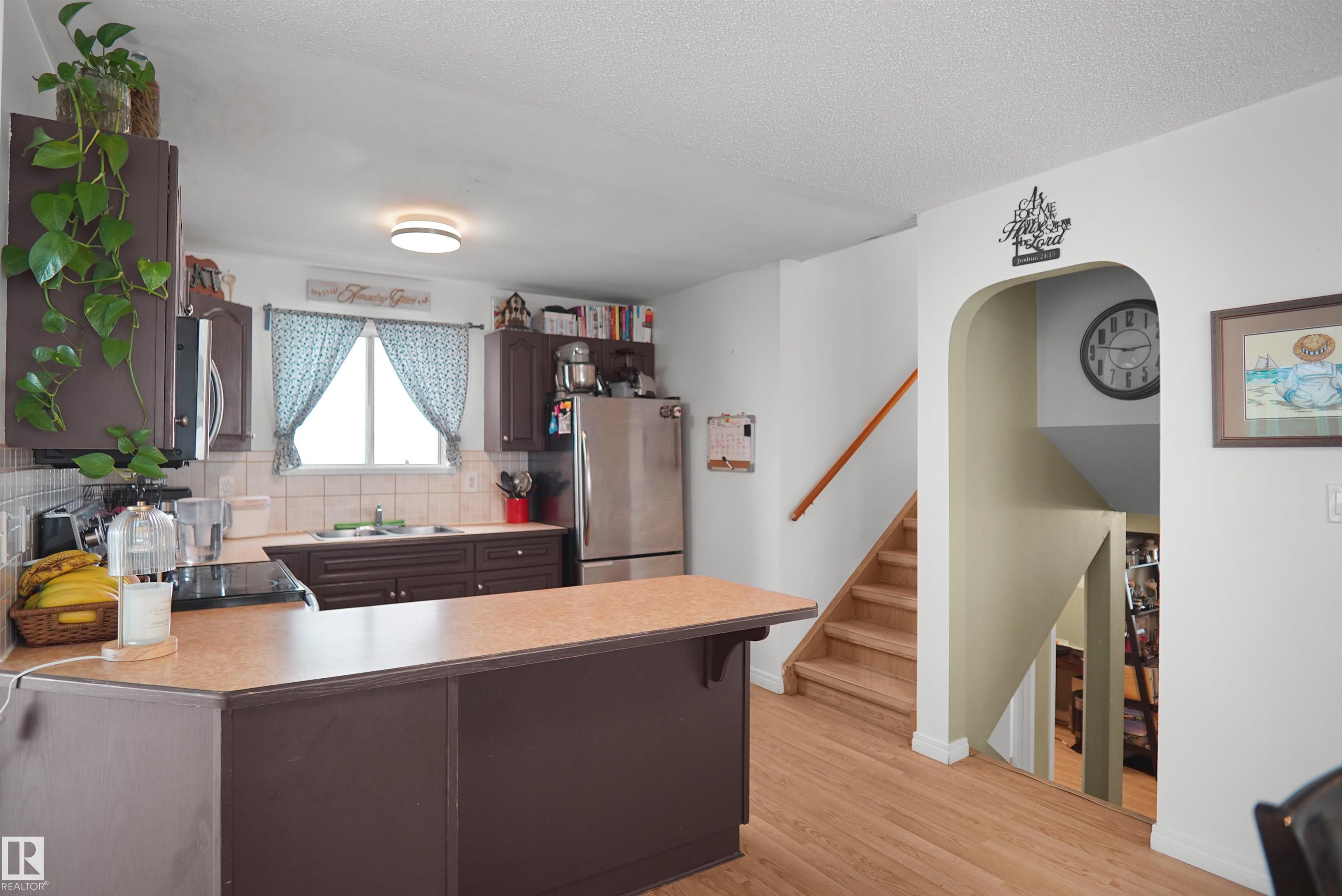 Photo 12 at 18322 71a Avenue NW, Lymburn, Edmonton