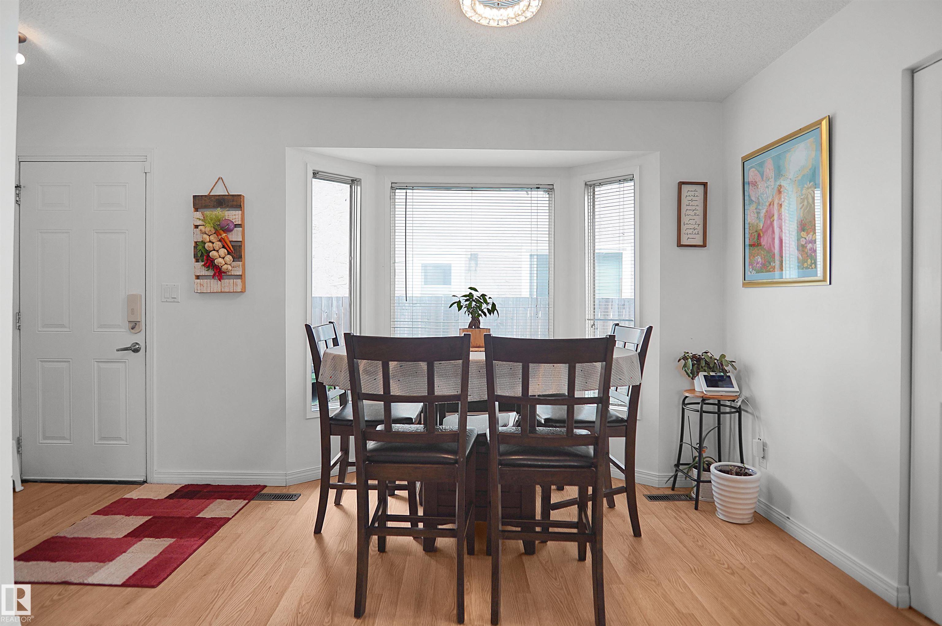 Photo 14 at 18322 71a Avenue NW, Lymburn, Edmonton