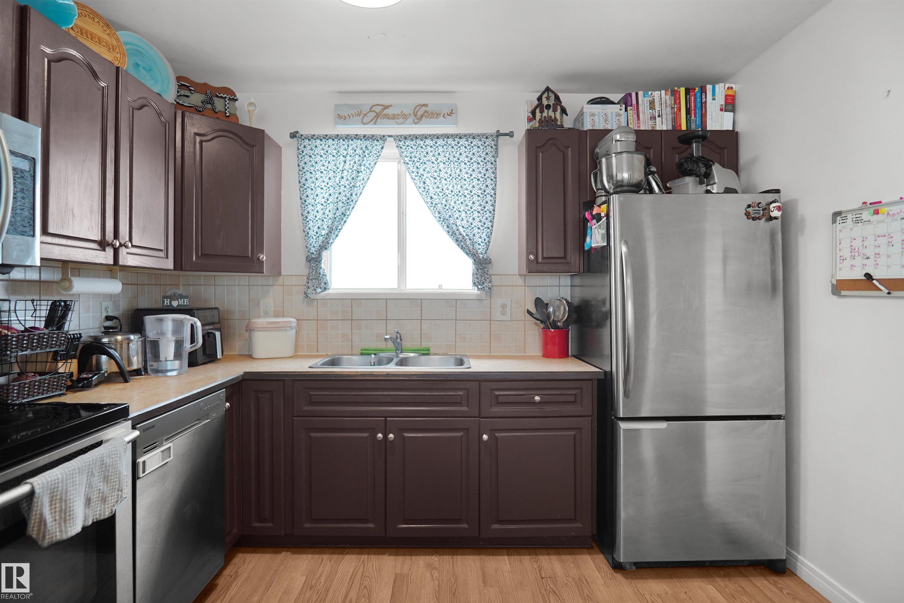Photo 18 at 18322 71a Avenue NW, Lymburn, Edmonton