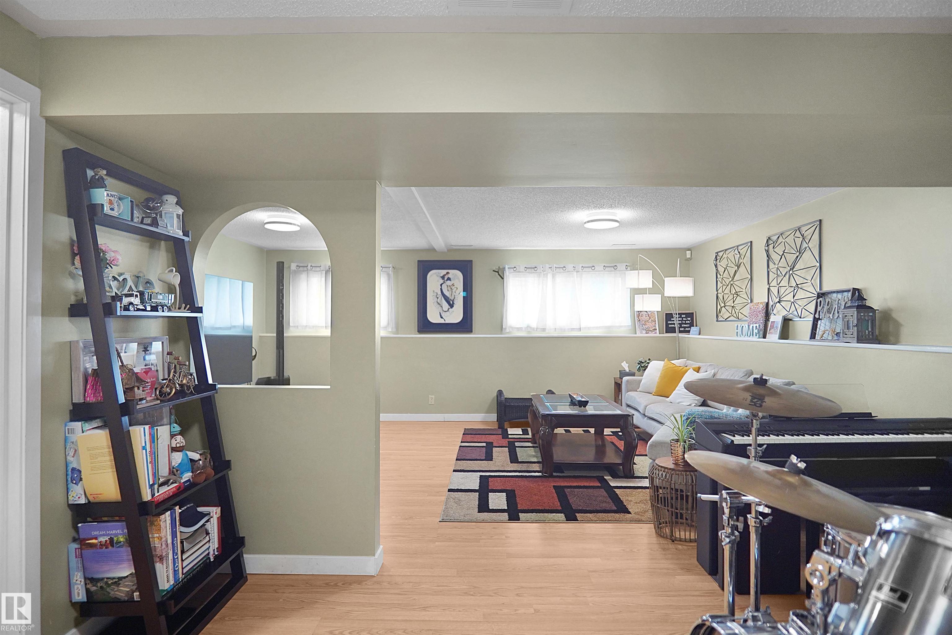 Photo 28 at 18322 71a Avenue NW, Lymburn, Edmonton
