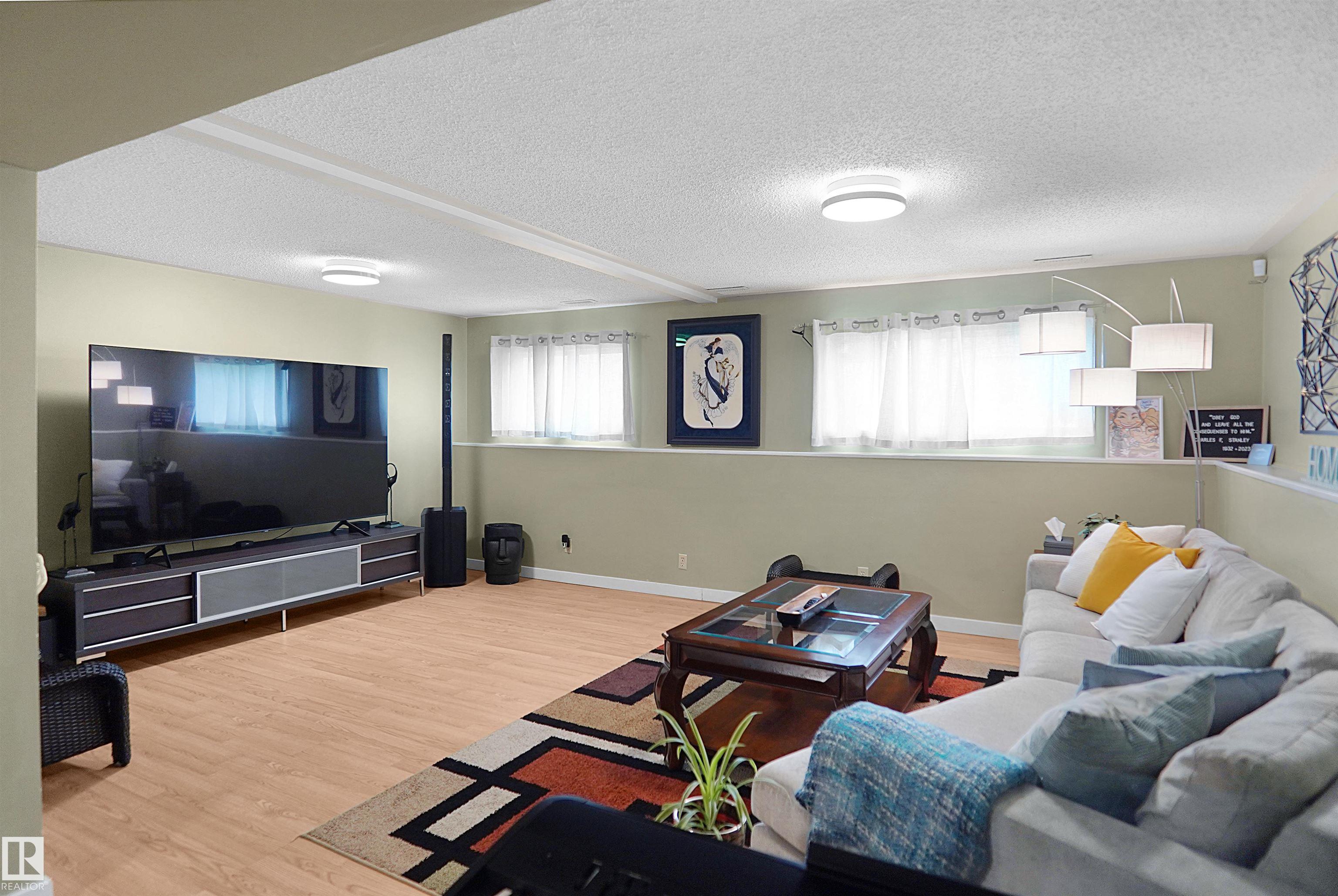 Photo 29 at 18322 71a Avenue NW, Lymburn, Edmonton