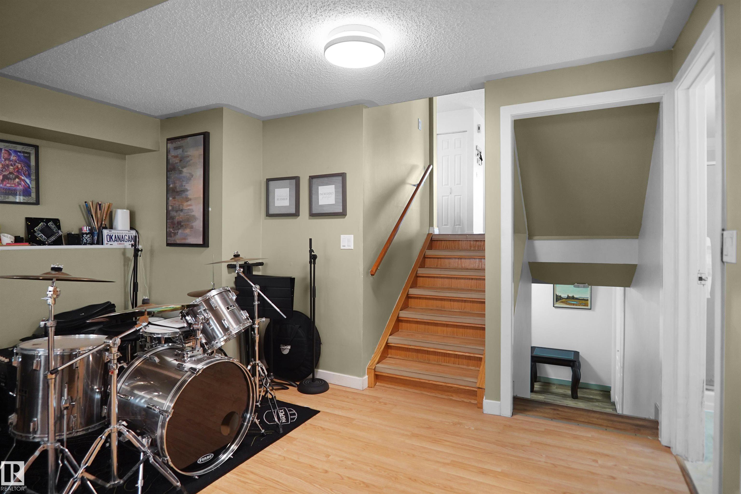 Photo 35 at 18322 71a Avenue NW, Lymburn, Edmonton