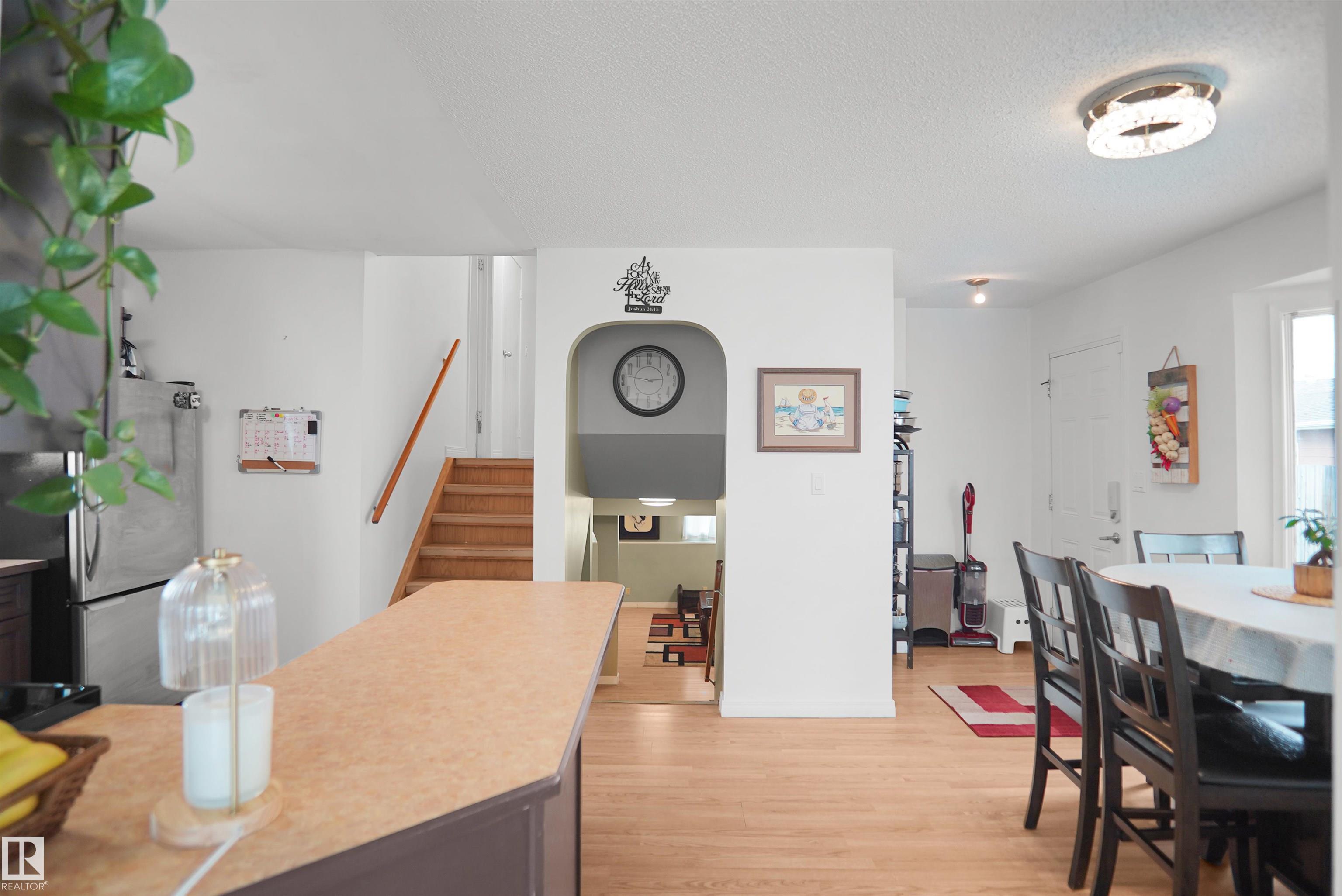 Photo 10 at 18322 71a Avenue NW, Lymburn, Edmonton