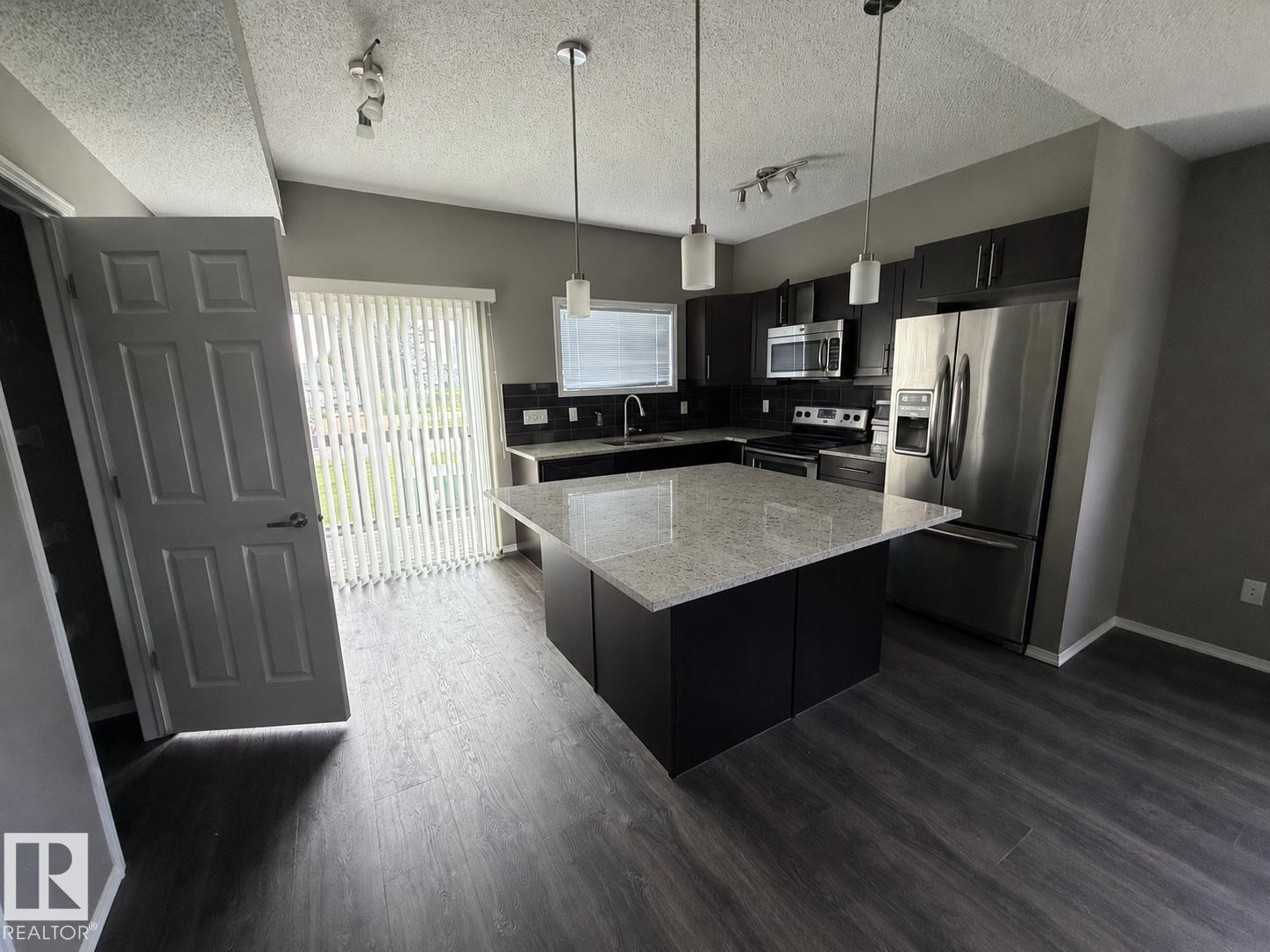 21 - 6520 2 Avenue SW, Charlesworth, Edmonton
