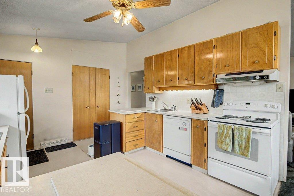 Photo 14 at 10247 63a Street NW, Fulton Place, Edmonton