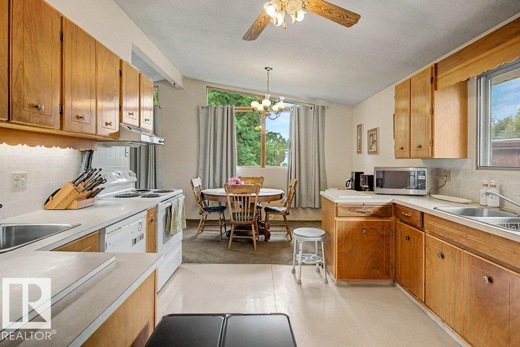 Photo 16 at 10247 63a Street NW, Fulton Place, Edmonton