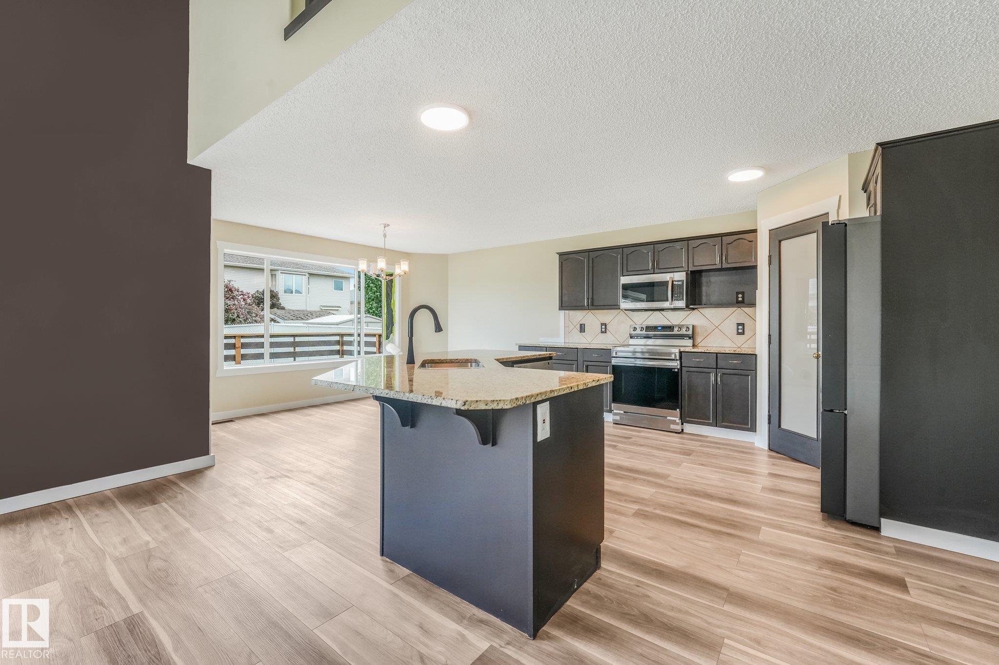 Photo 11 at 16523 89 Street NW, Belle Rive, Edmonton