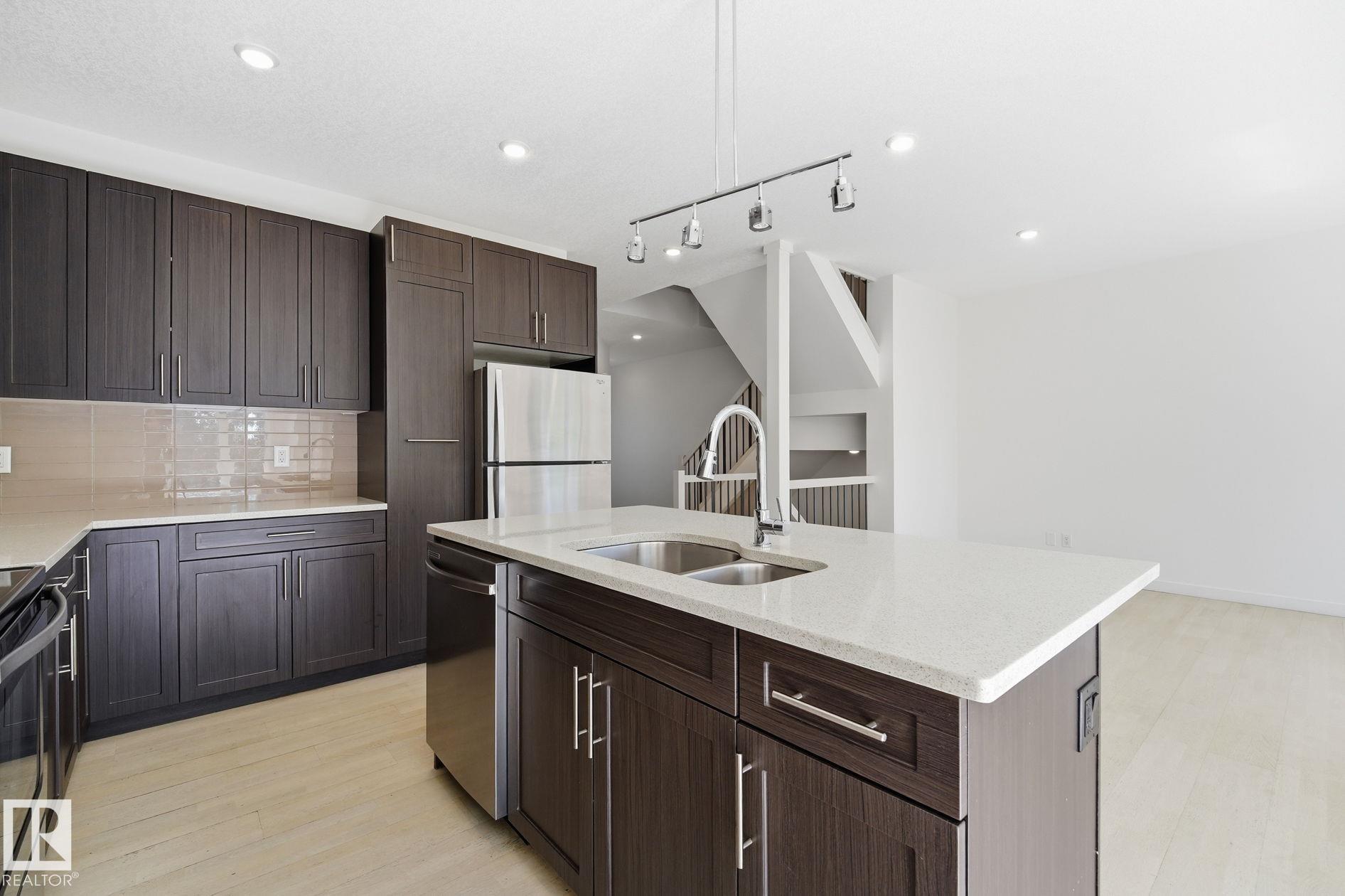 Photo 7 at 47 - 5873 Mullen Place NW, MacTaggart, Edmonton