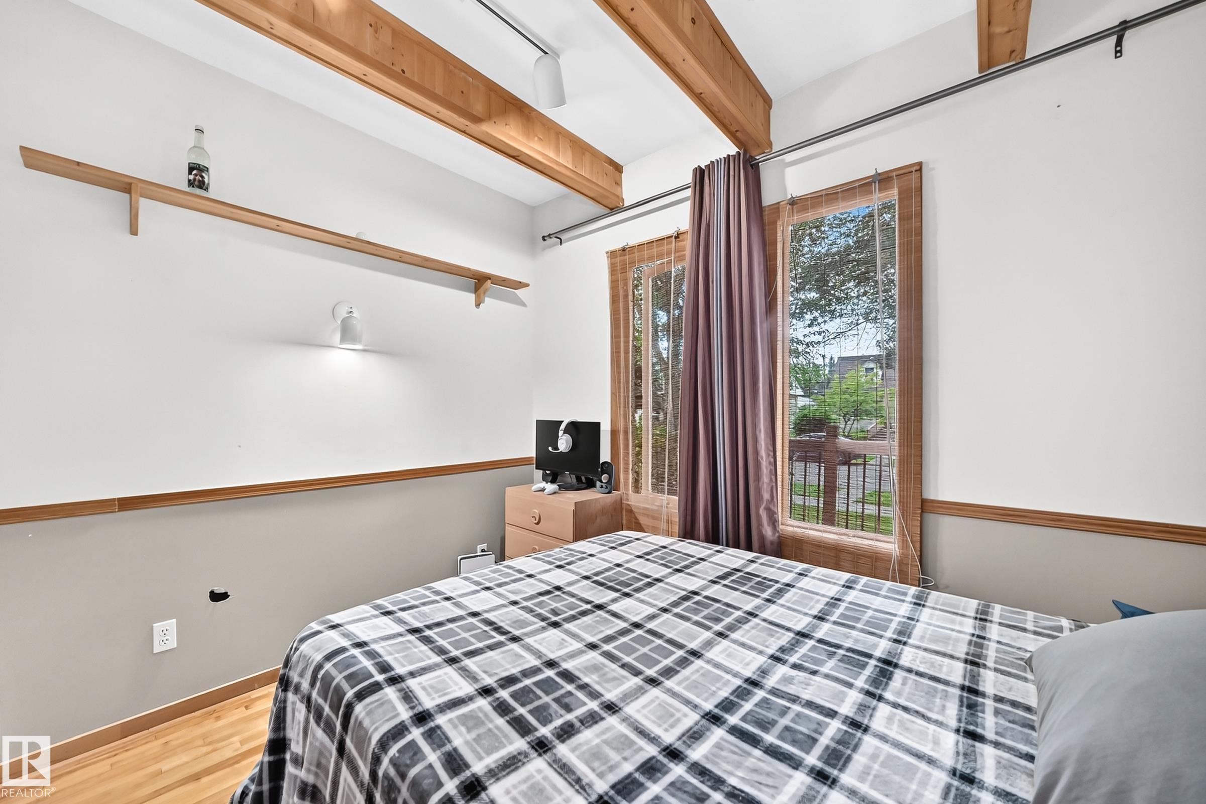 Listing photo thumbnail