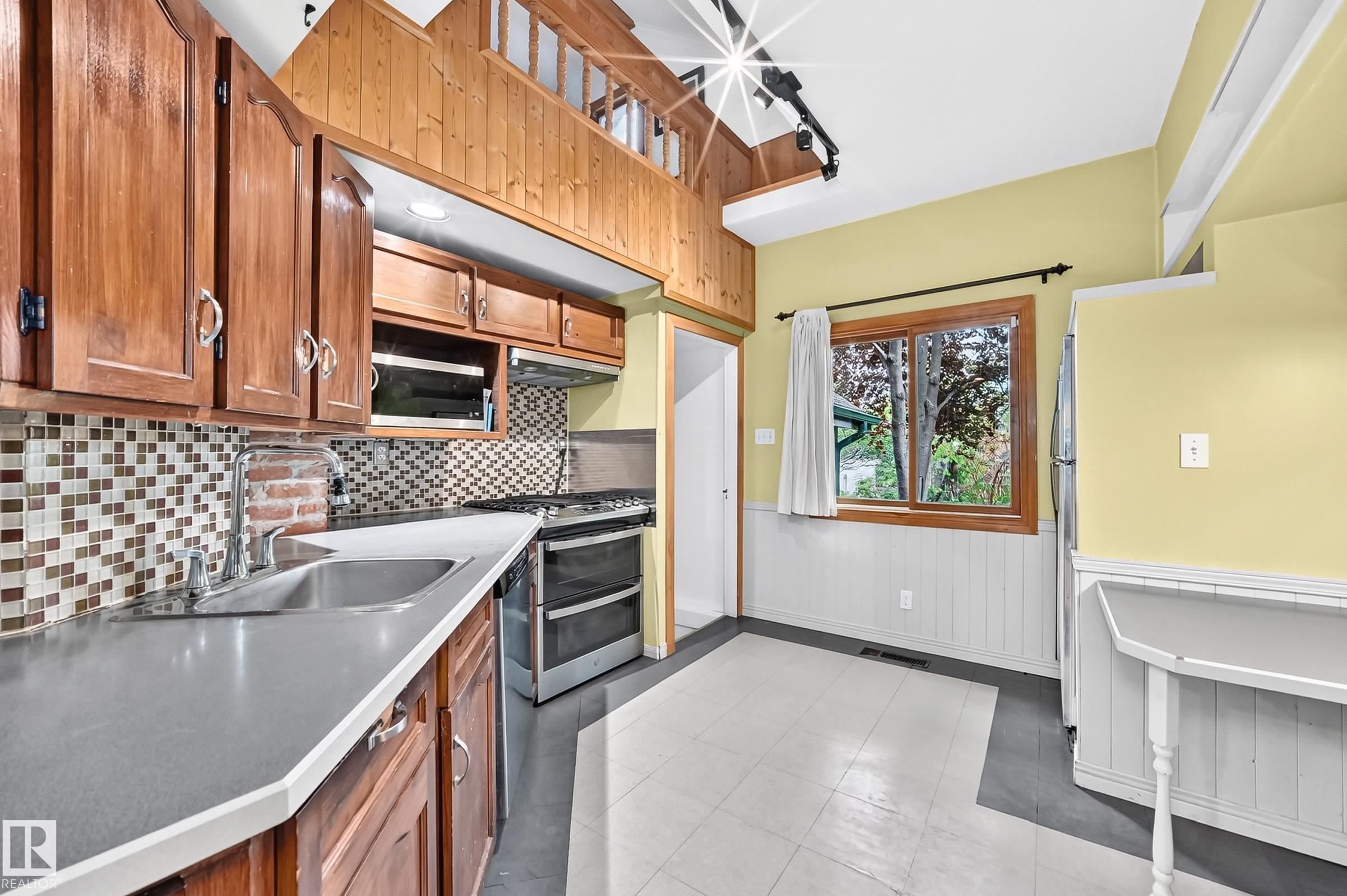 Listing photo thumbnail
