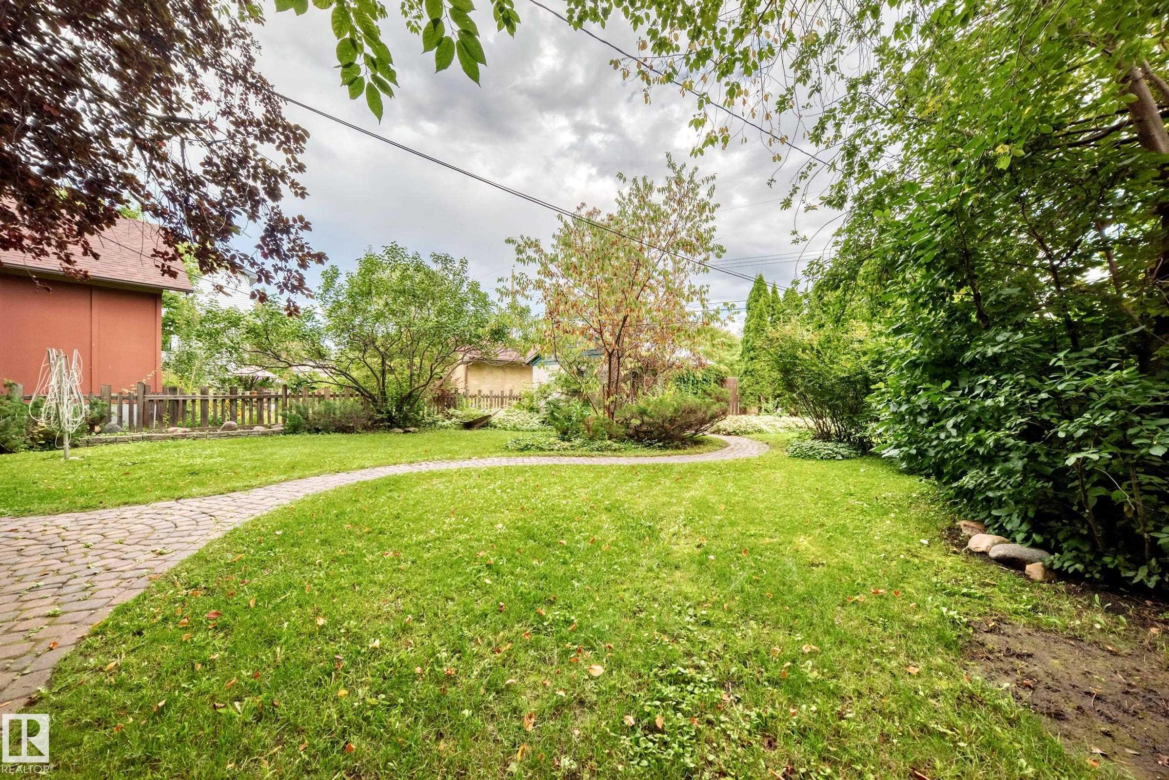 Listing photo thumbnail
