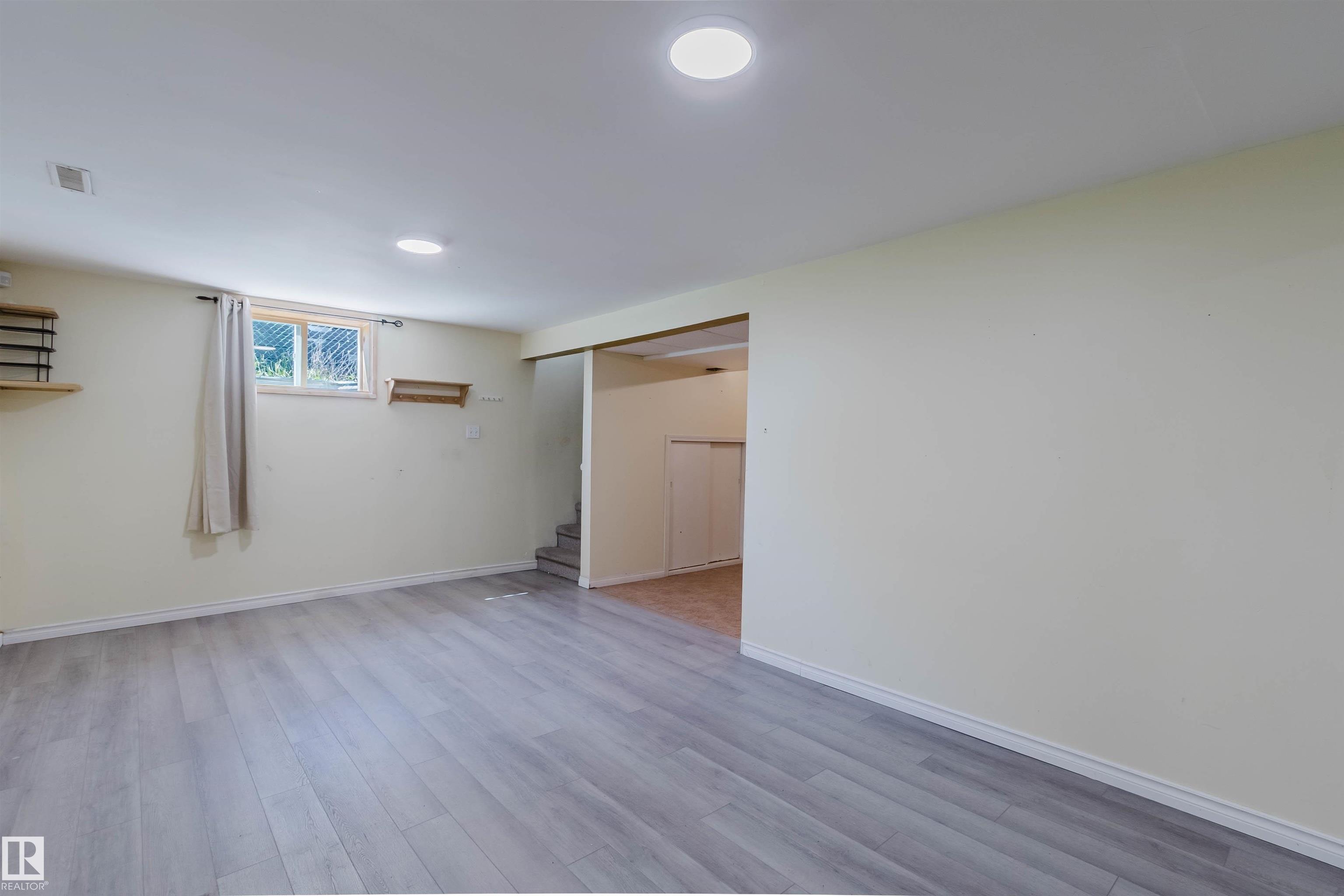 Listing photo thumbnail
