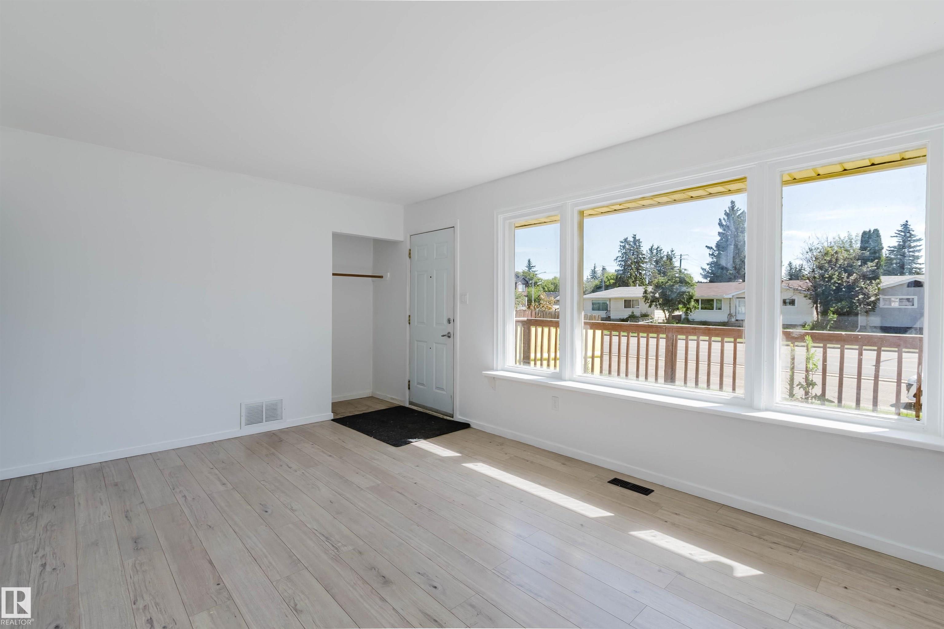 Listing photo thumbnail