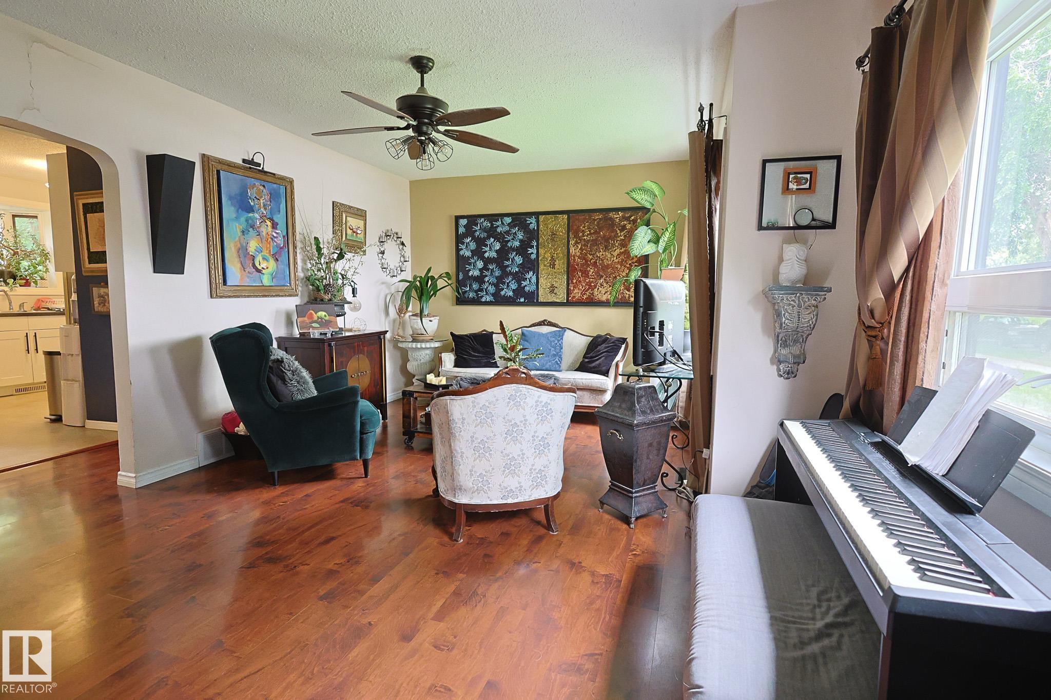 Listing photo thumbnail