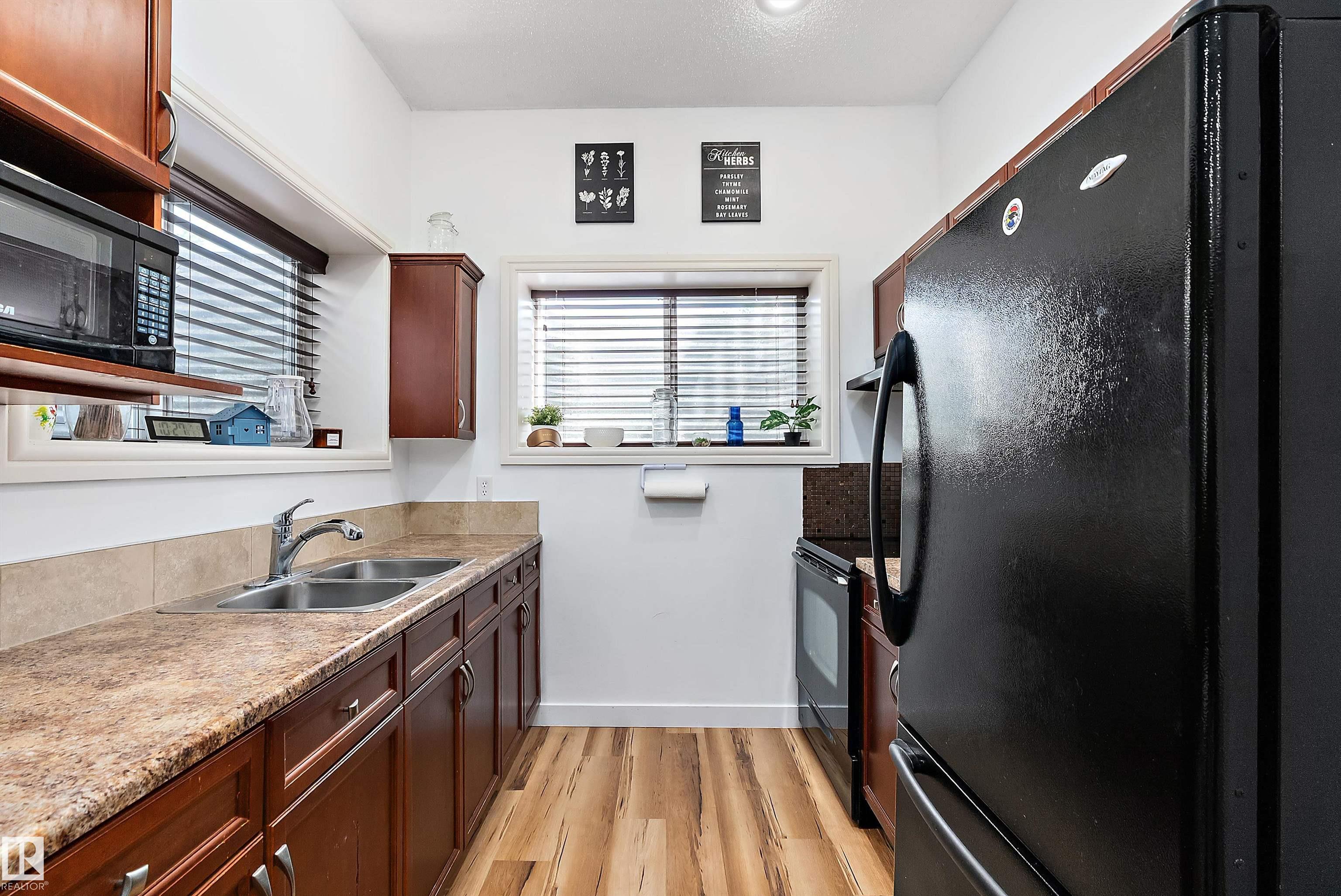 Listing photo thumbnail