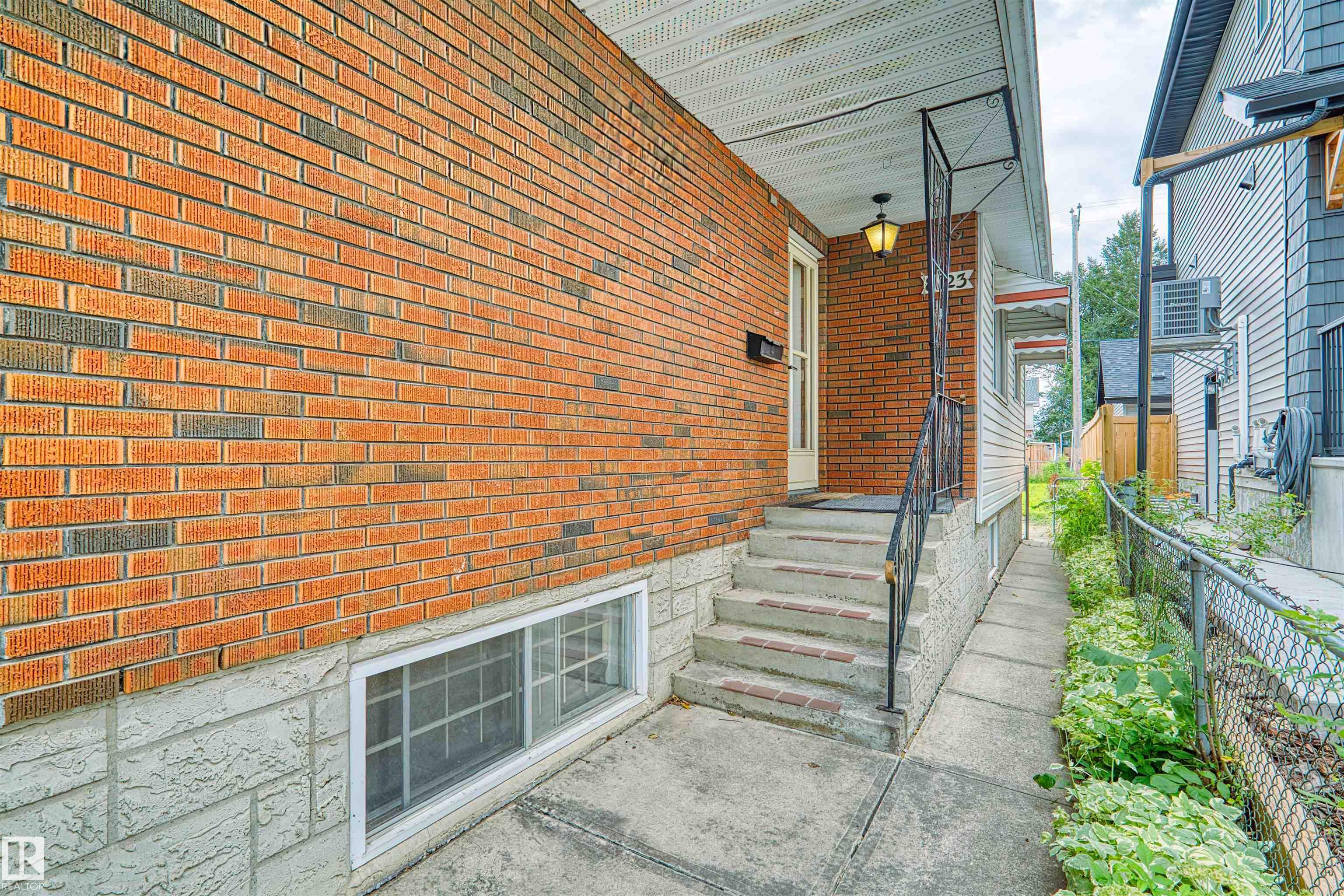Listing photo thumbnail