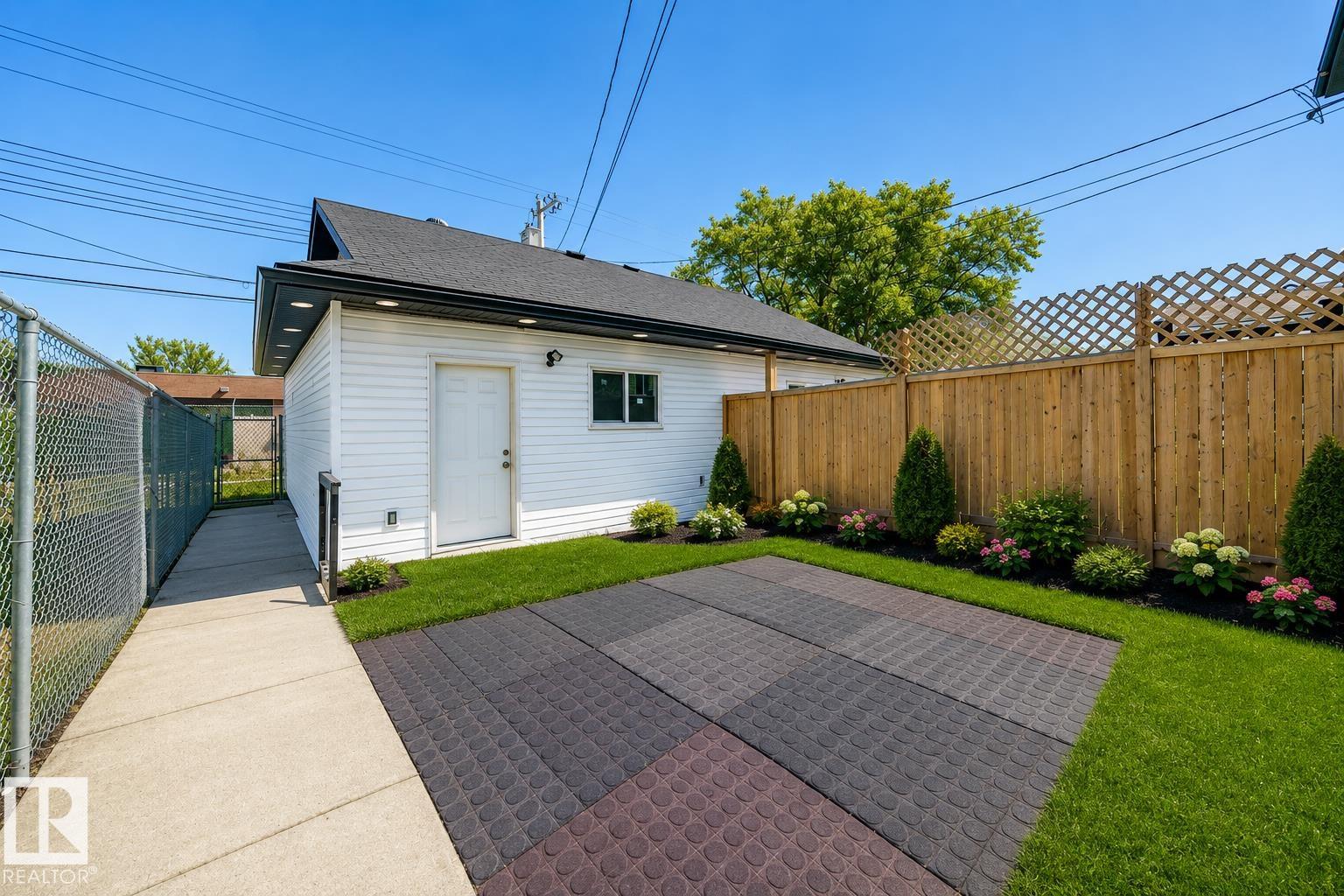 Listing photo thumbnail