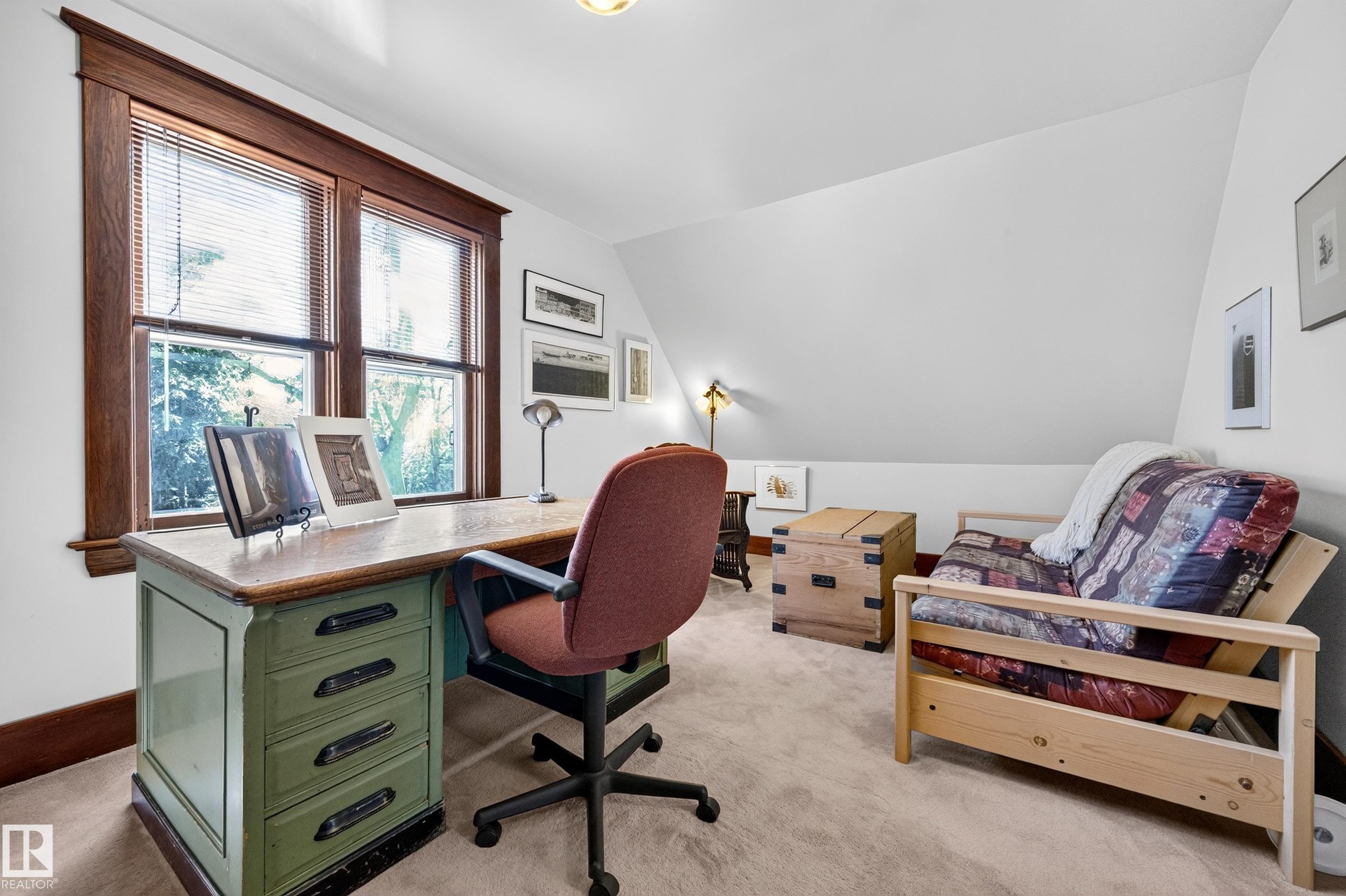 Listing photo thumbnail