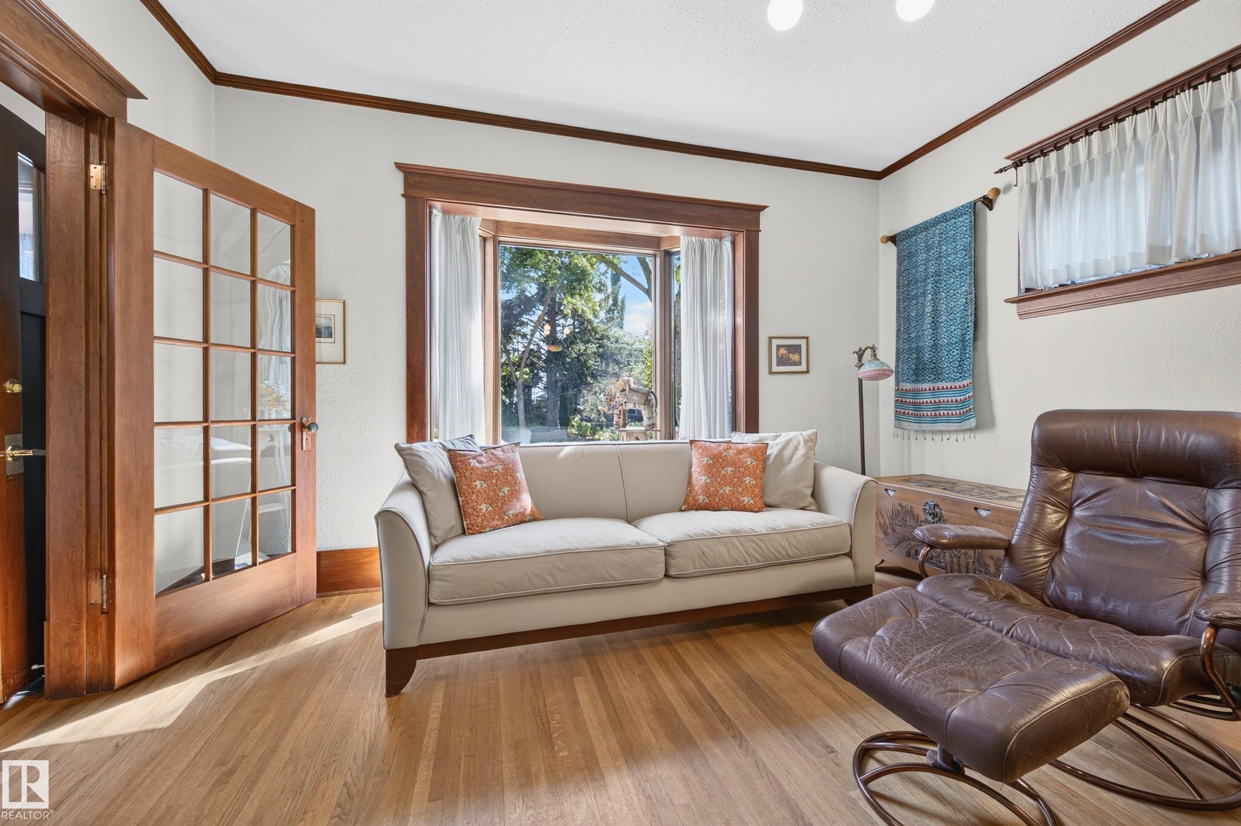 Listing photo thumbnail