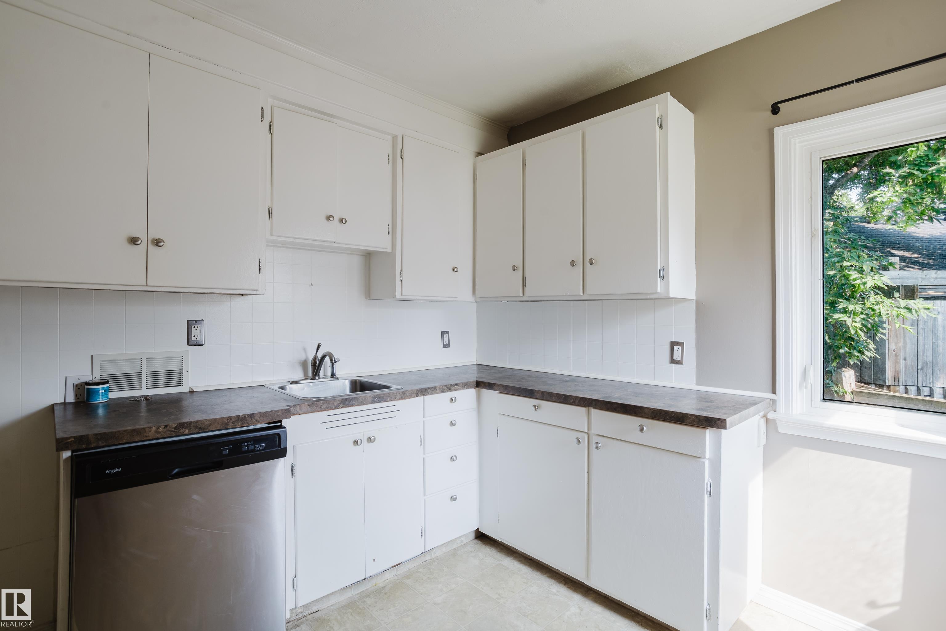 Photo 11 at 12811 117 Avenue NW, Inglewood, Edmonton