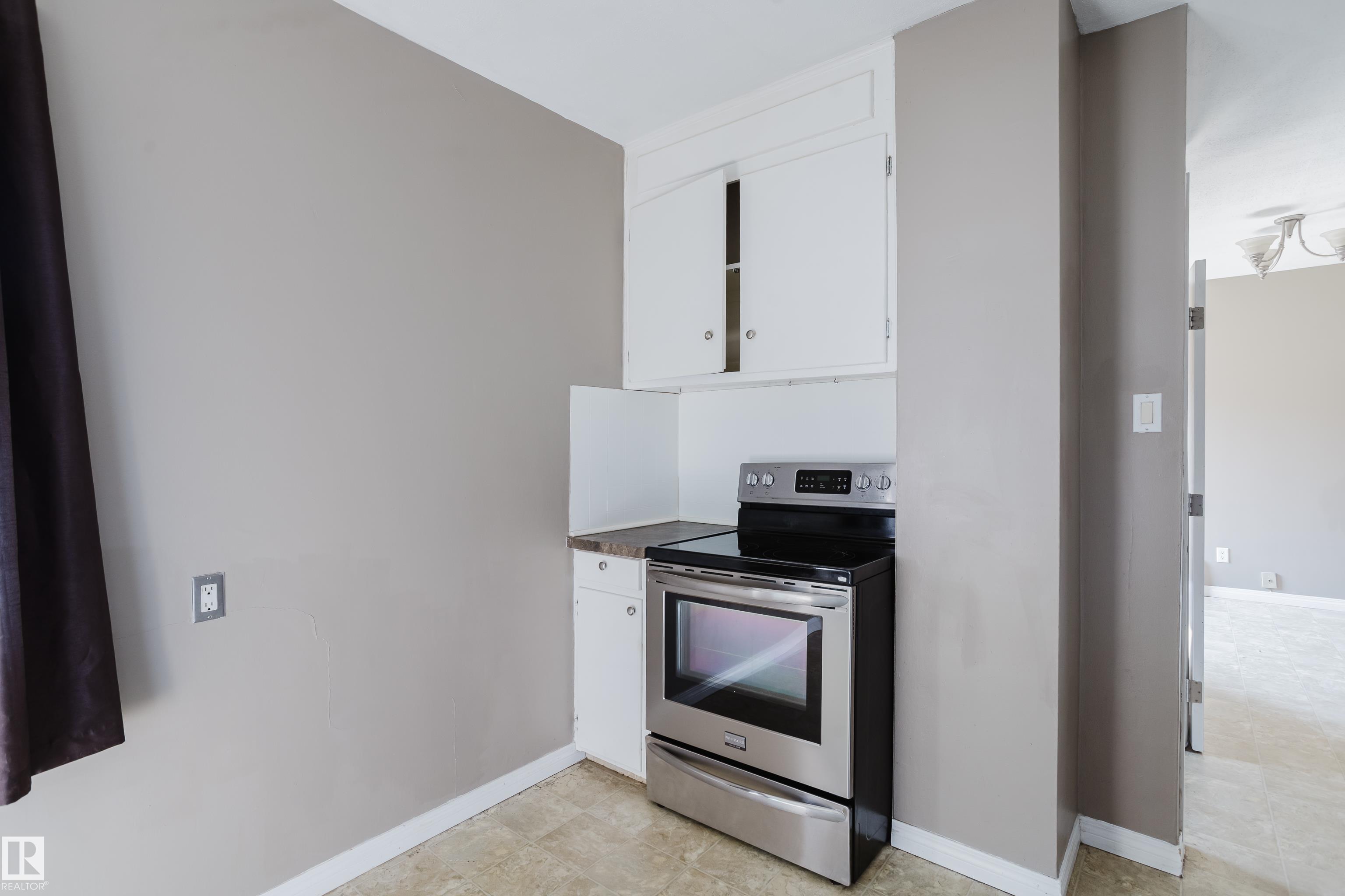 Photo 12 at 12811 117 Avenue NW, Inglewood, Edmonton