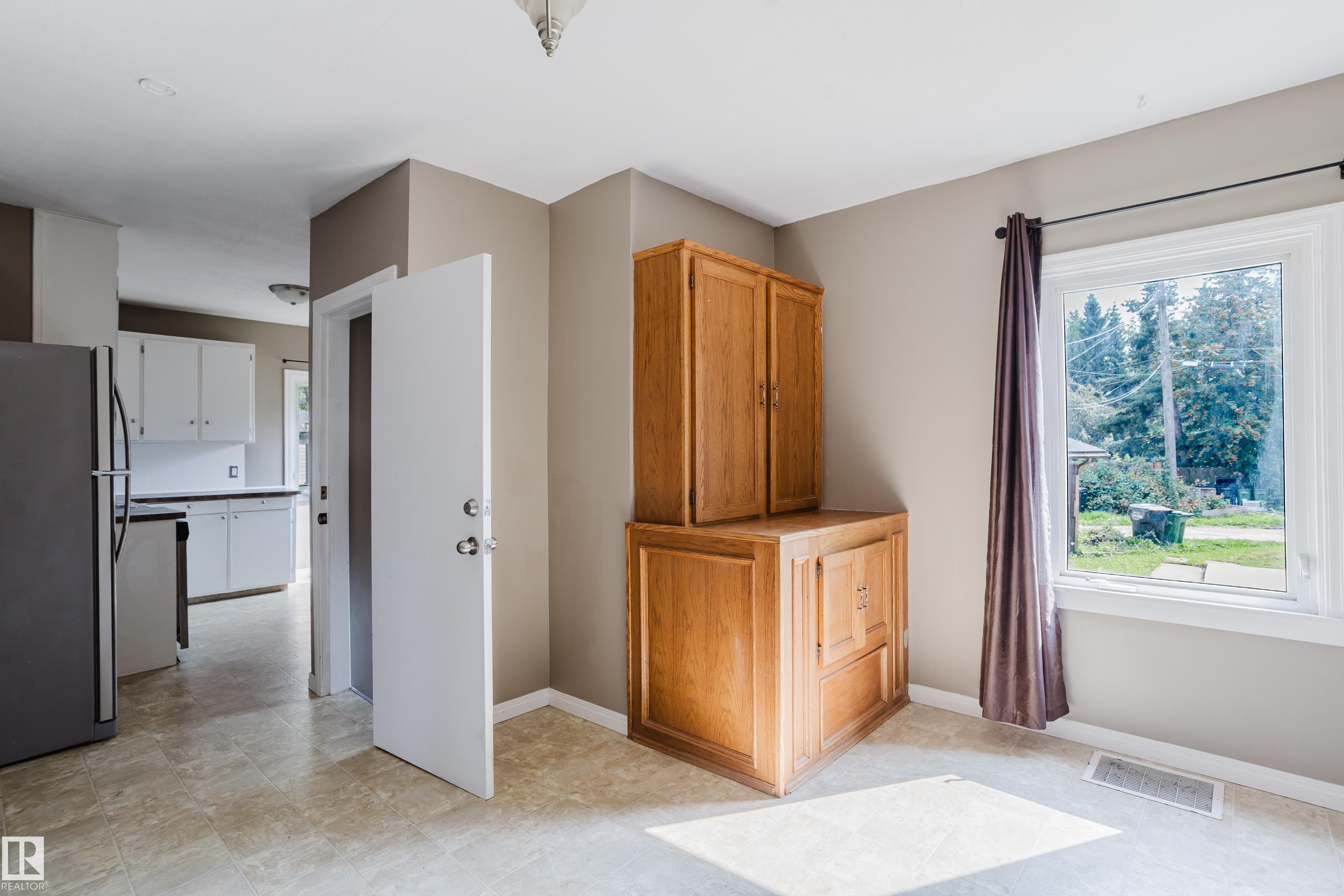 Photo 15 at 12811 117 Avenue NW, Inglewood, Edmonton