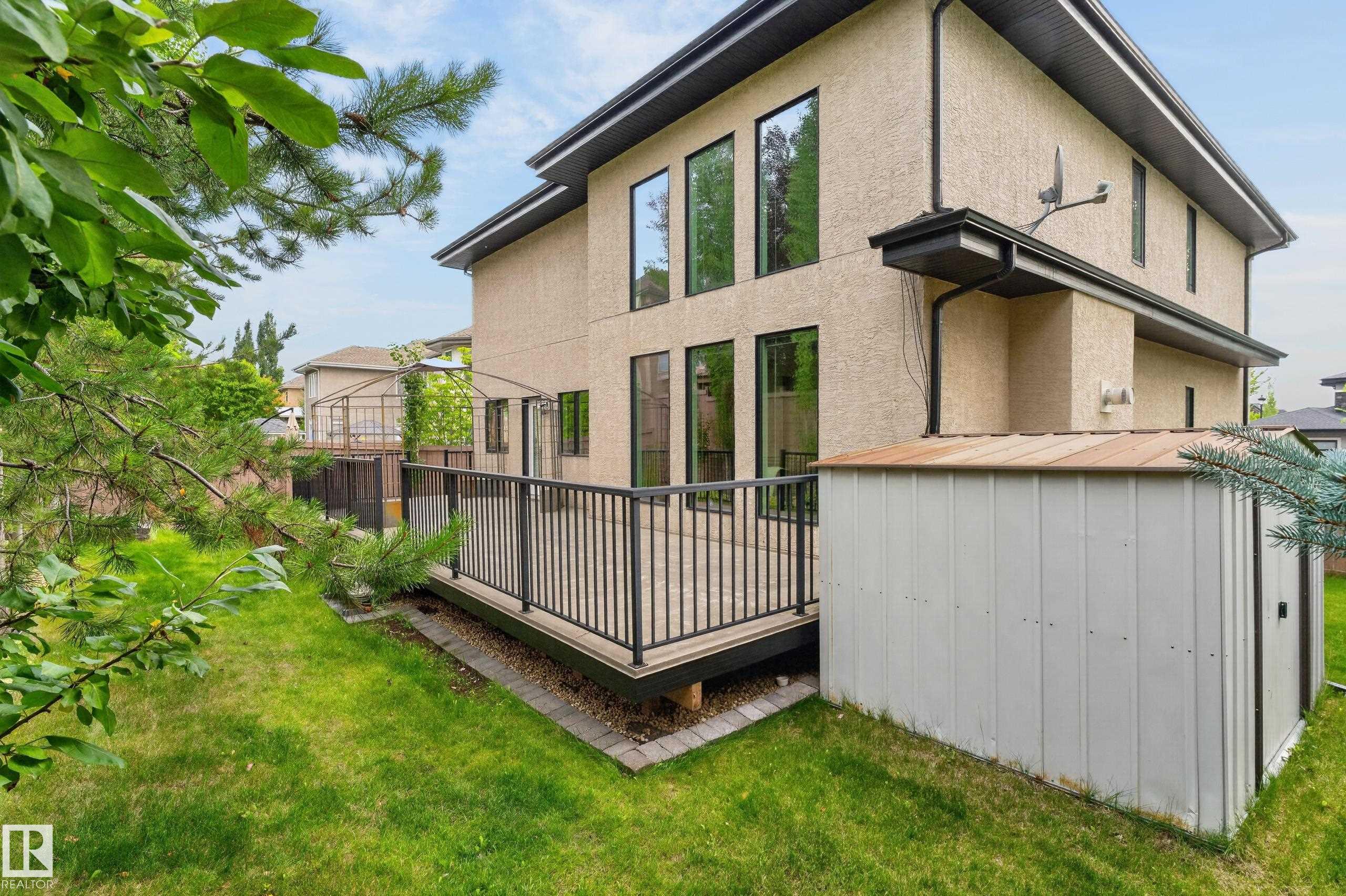 Listing photo thumbnail