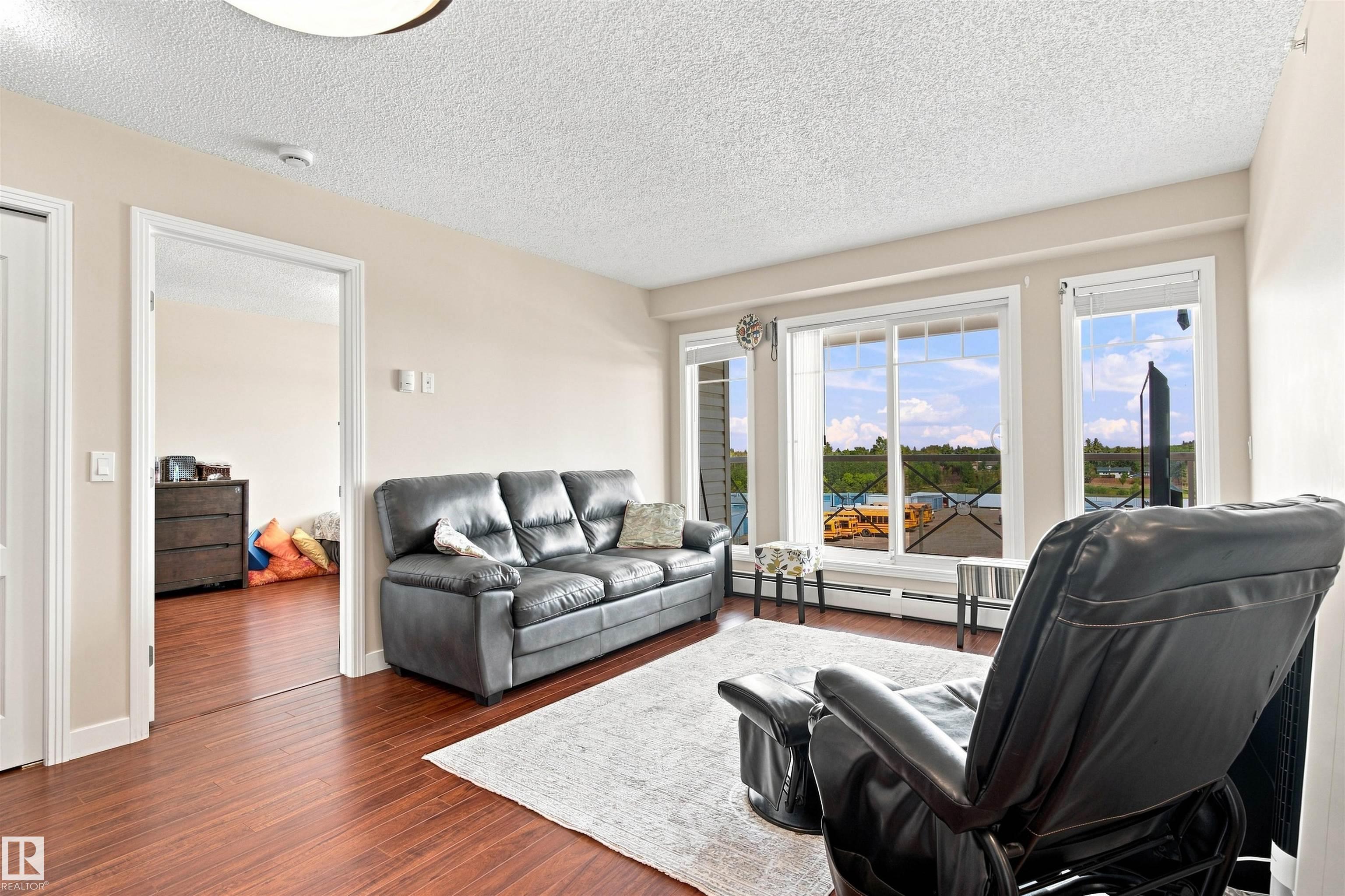 Listing photo thumbnail